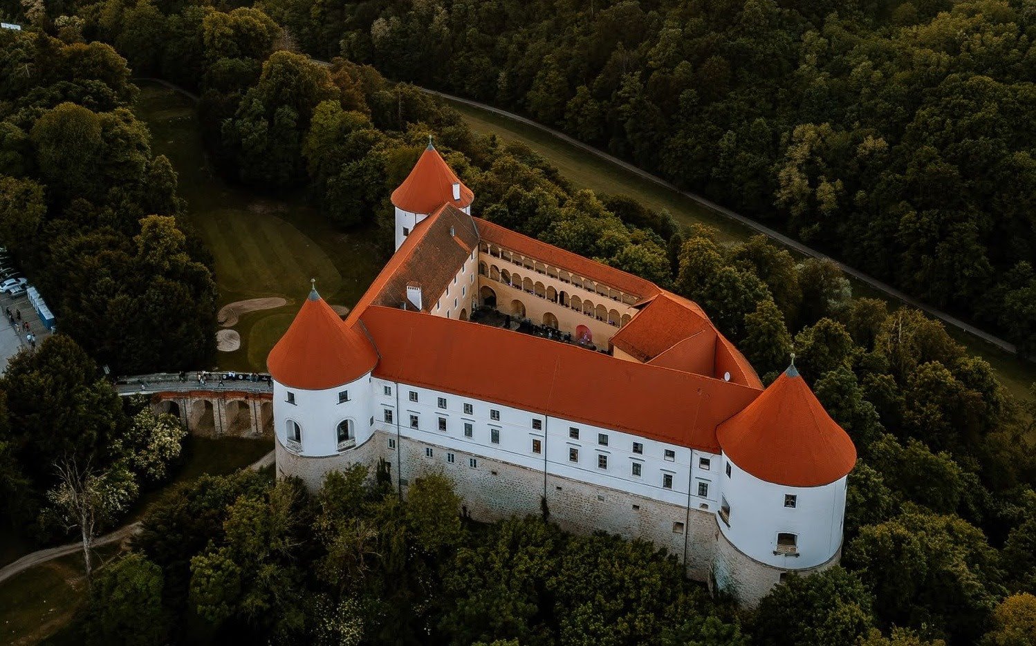 FORT X FESTIVAL DEBUTS AT A MEDIEVAL SLOVENIAN CASTLE WITH DIXON, BUTCH, MACEO PLEX, ÂME, JIMI JULES AND MORE