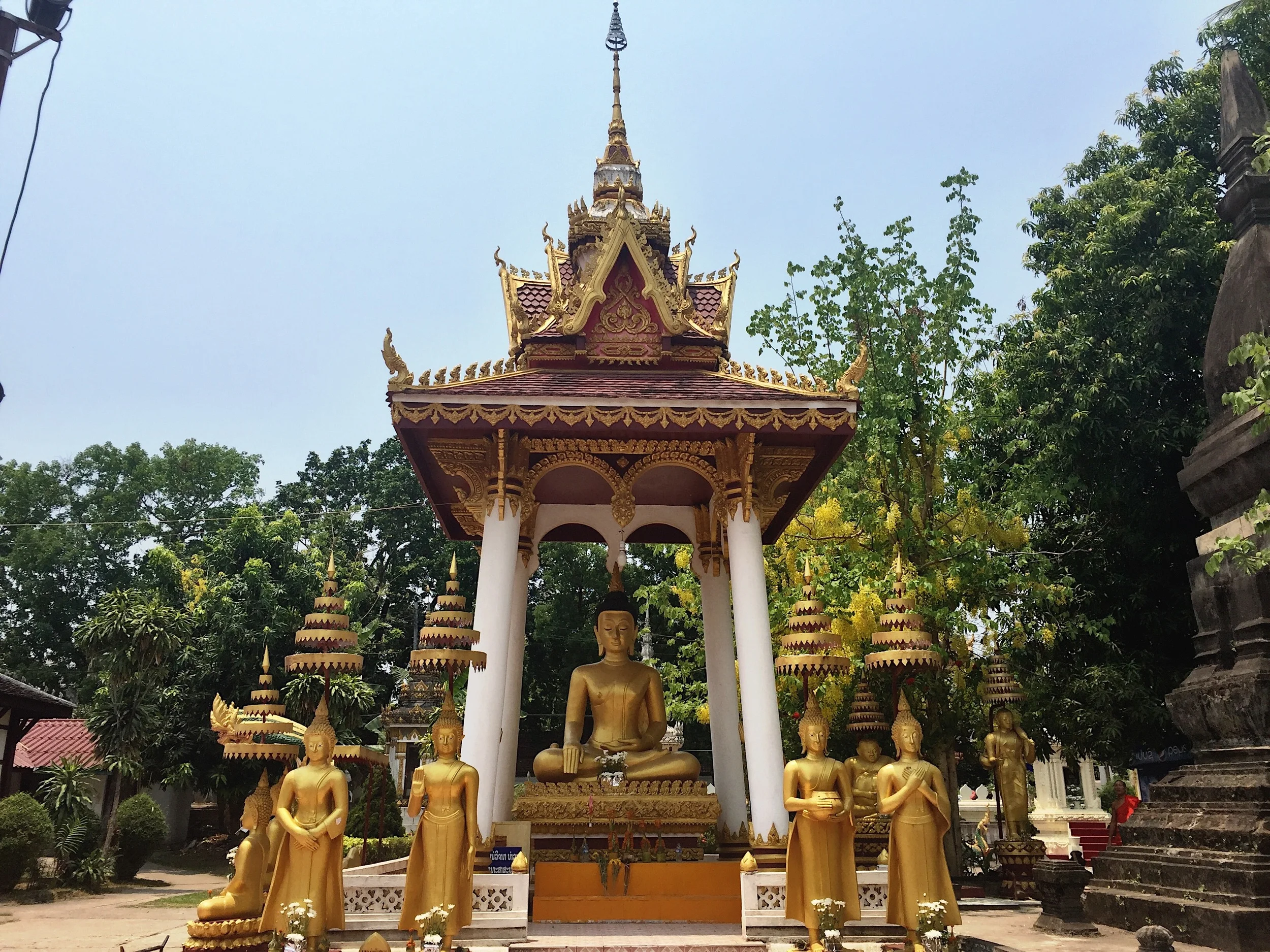 A scene inside the walls of Wat Sisaket