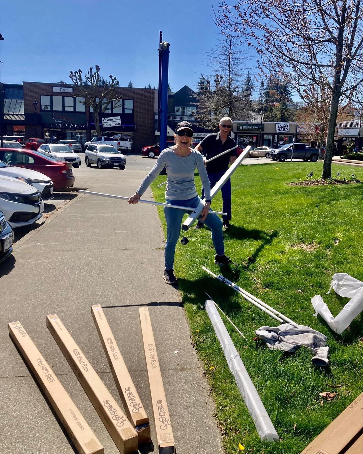 The bike racks have arrived - now for the volunteers!

One of the obstacles to riding a bicycle downtown is the lack of safe and secure bike parking. The Cycling Advocacy Committee would like to change that.

To that end we&rsquo;ve acquired some por