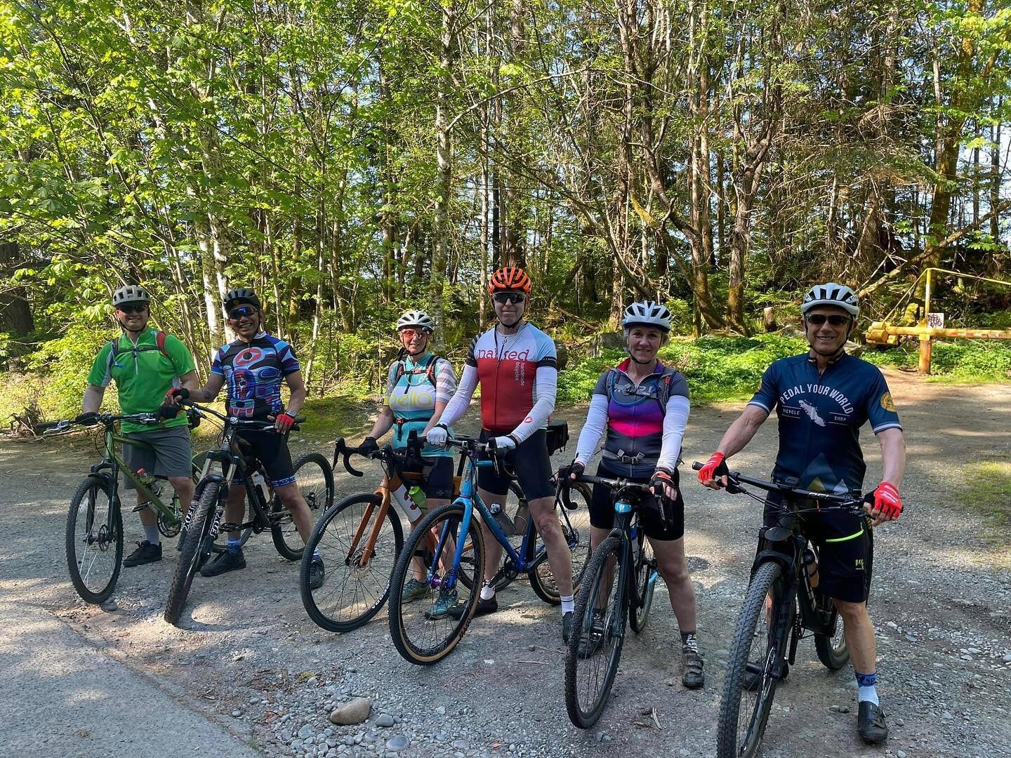 Terrific gravel adventure with this group out to Gosling Lake/Loveland Bay return ❤️beautiful morning for gravelly adventures! Thanks gang ☀️🎉🙌

#repost @ammcdona_85 

#rivercitycycleclub 
#rivercityflowriders 
#rccc
#lovelandbay #goslinglake #figu