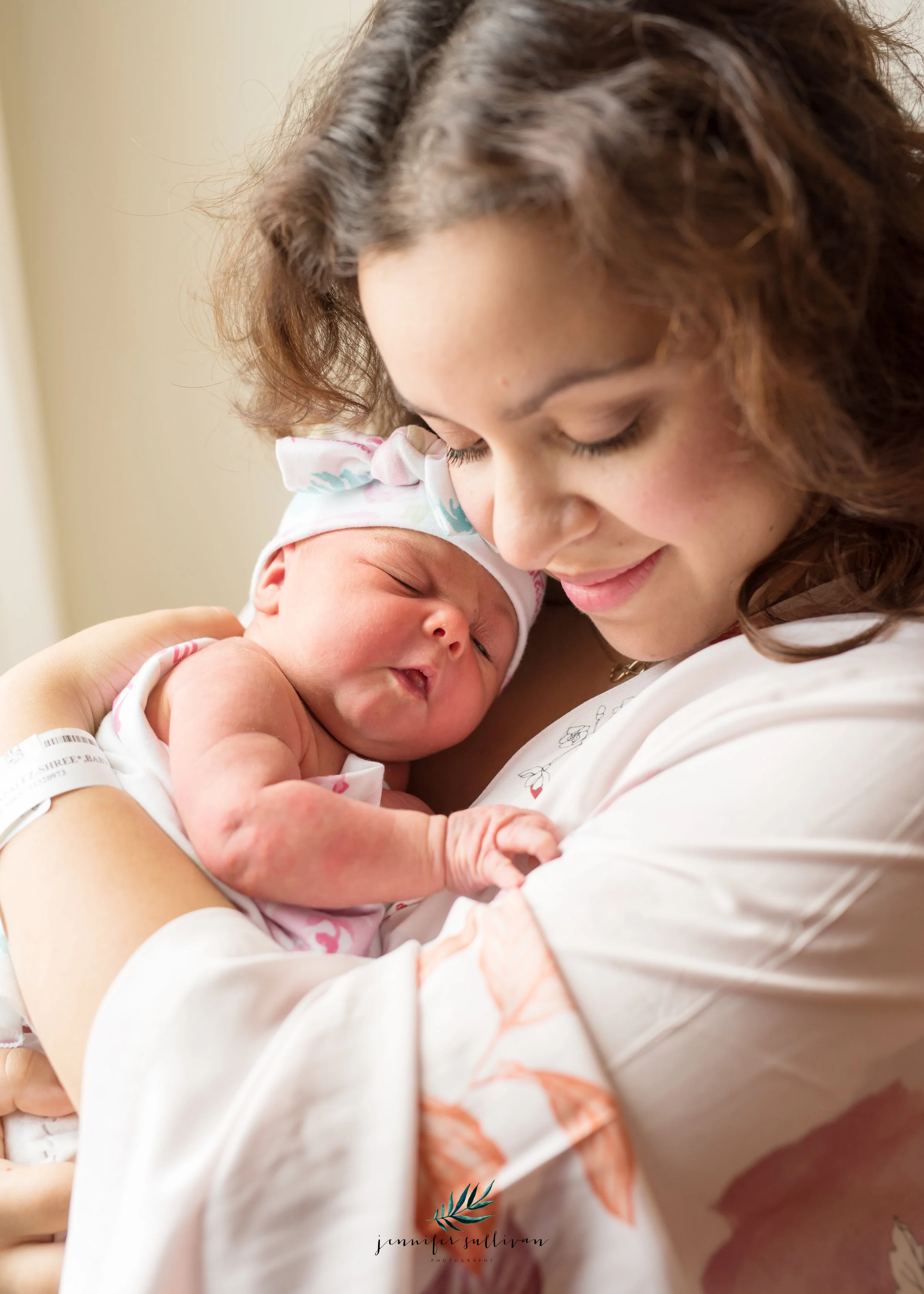 DARTMOUTH-NEWBORN-PHOTOGRAPHER-FRESH-48-HOSPITAL-PHOTOS-400-8.jpg