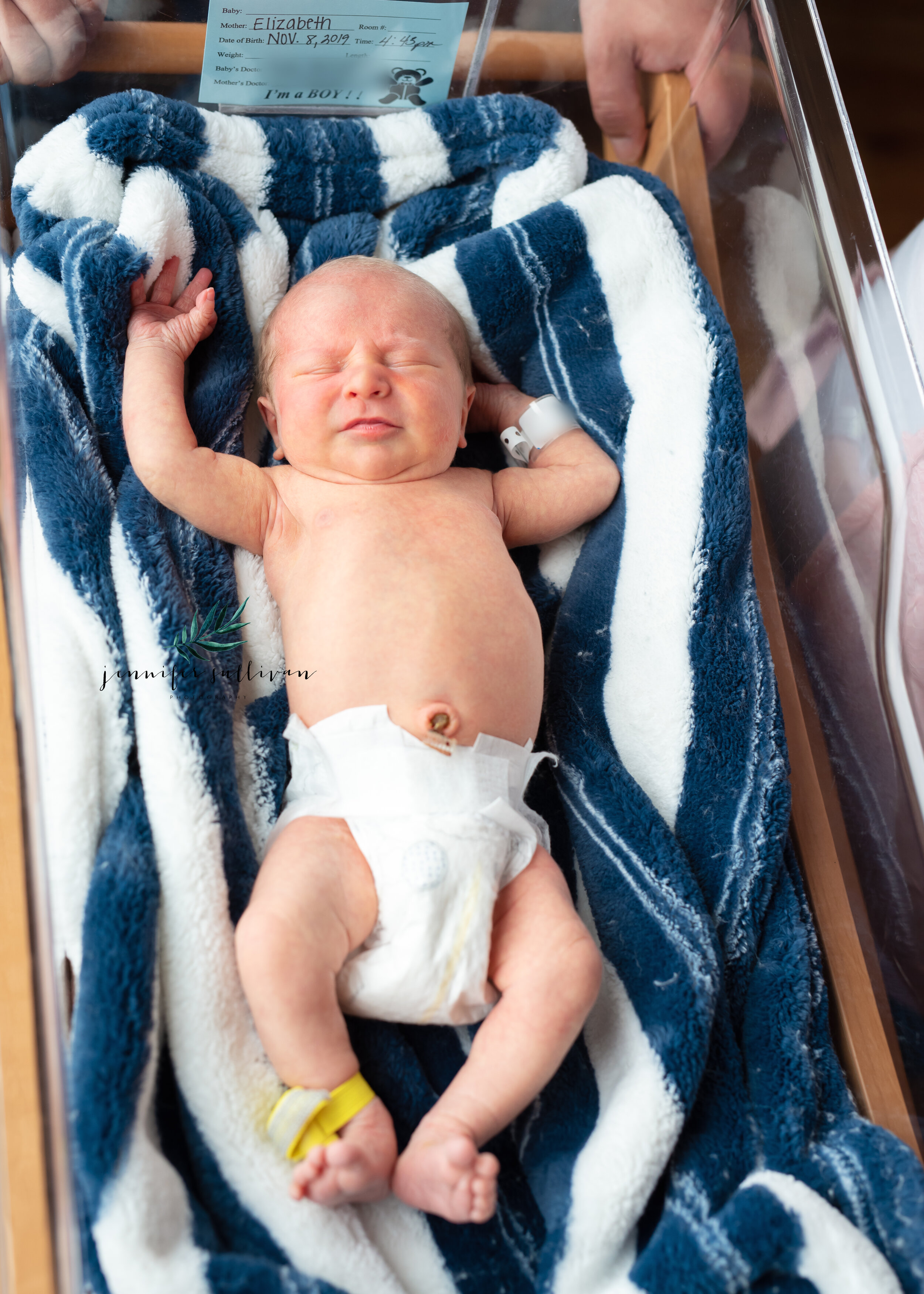 DARTMOUTH-newborn-fresh48-PHOTOGRAPHER-400-13.jpg