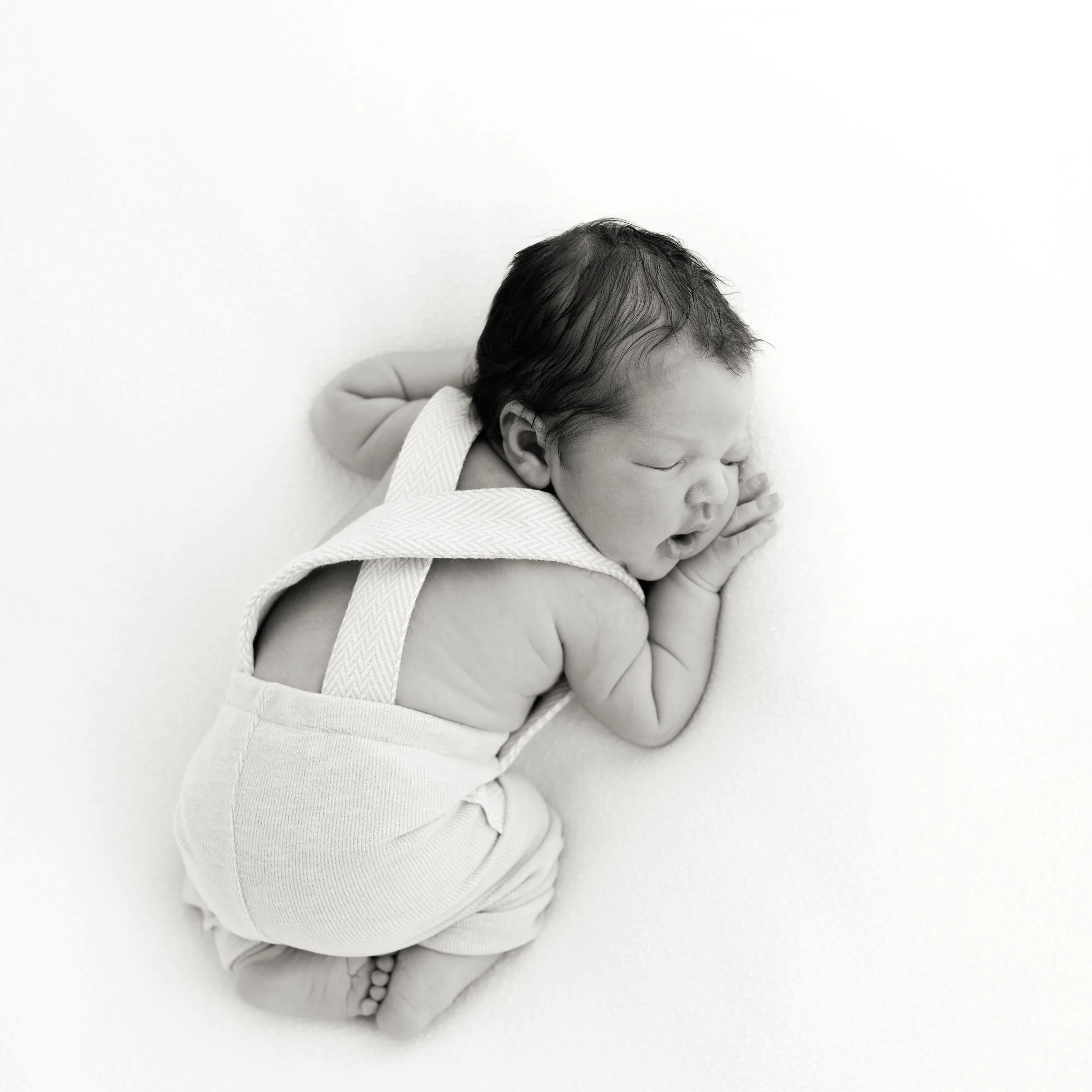 CHARLESTON-NEWBORN-PHOTOGRAPHER.jpg