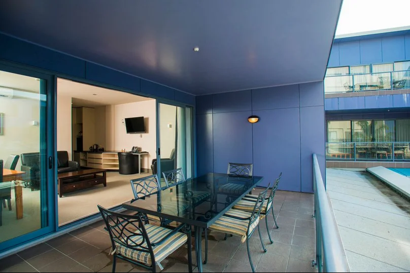 balcony1.jpg