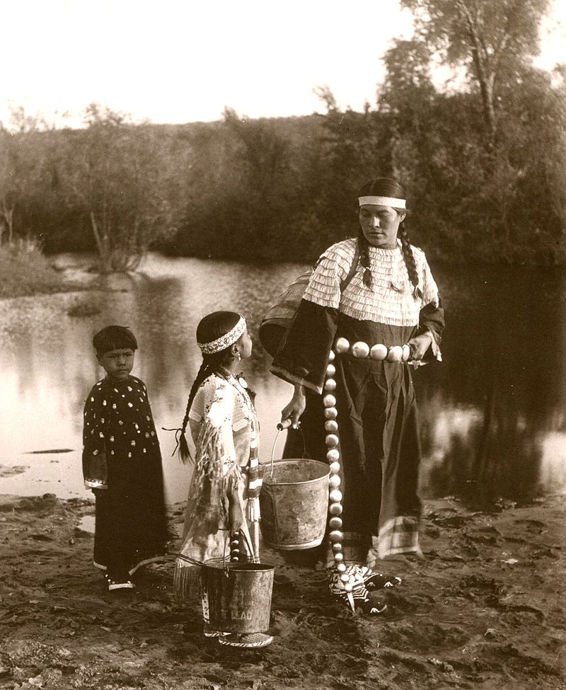Sioux Woman with Children, 1900, photo by John Alvin Anderson