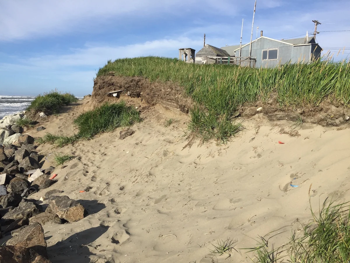 Threshold Invisible Hands