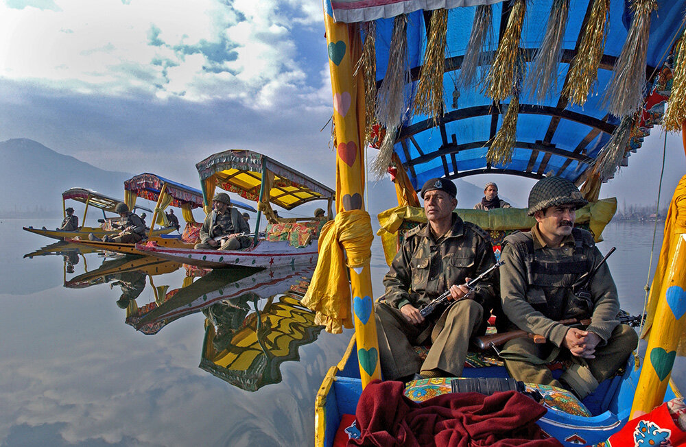 Soldiers patrolling Dal Lake.
