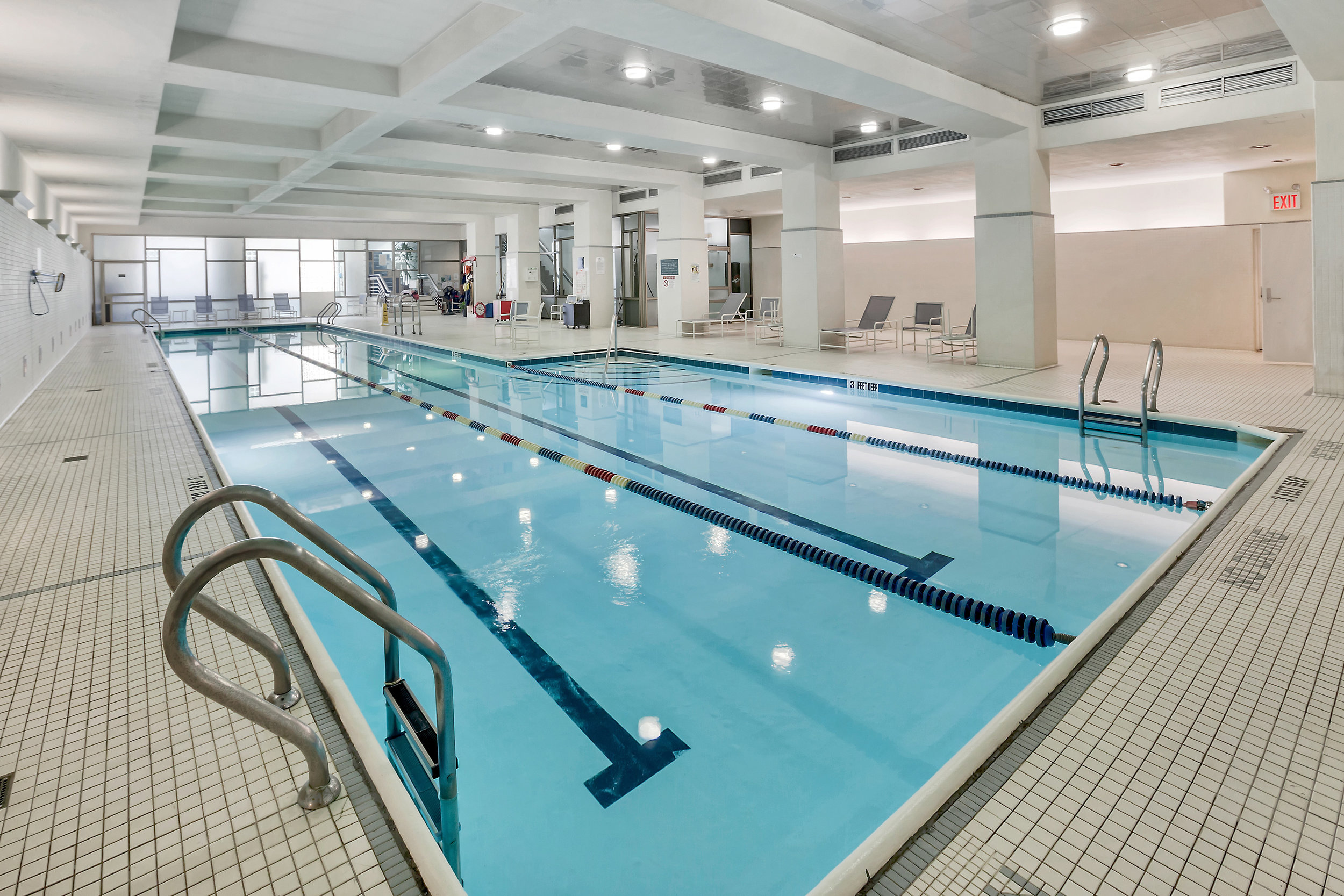 20180607_2373broadway1702-3-ht-pool.jpg