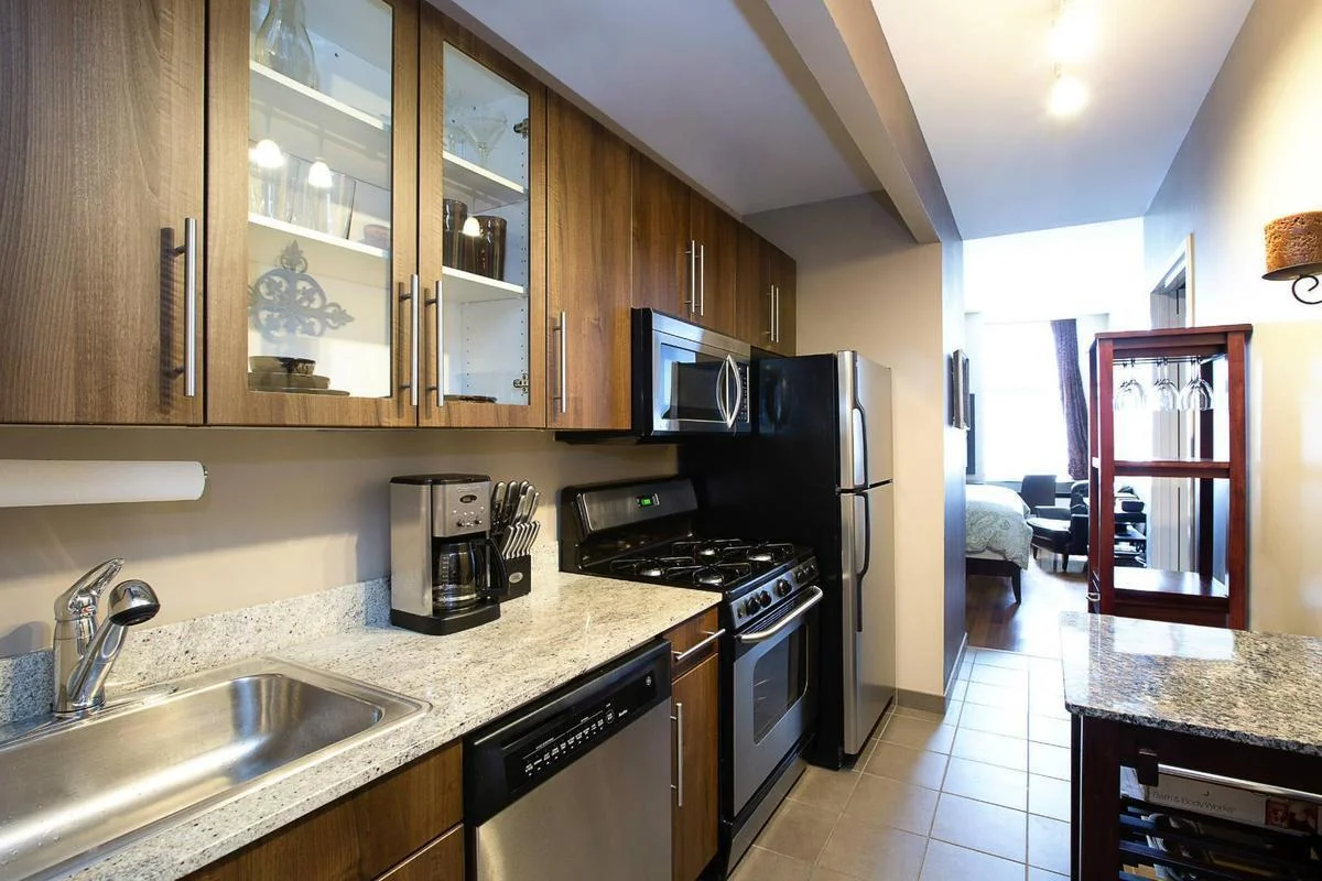 1 Wall Street Ct, 803