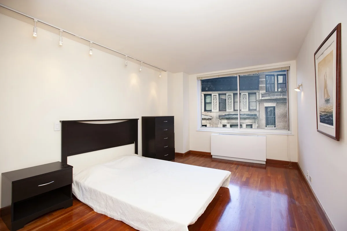 West_90th_Stret_250_4B_Bedroom_.jpg