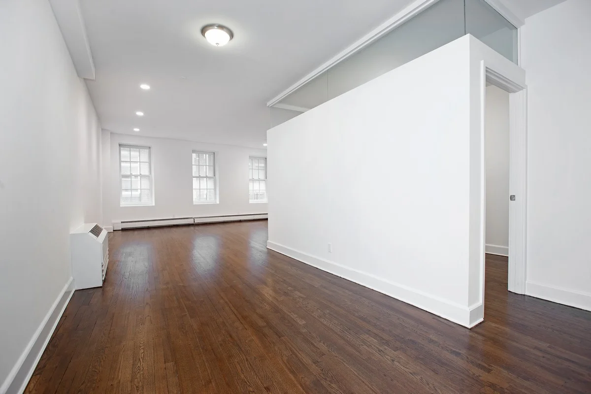 South_William_Street_15-17_3B_Living_Room_.jpg