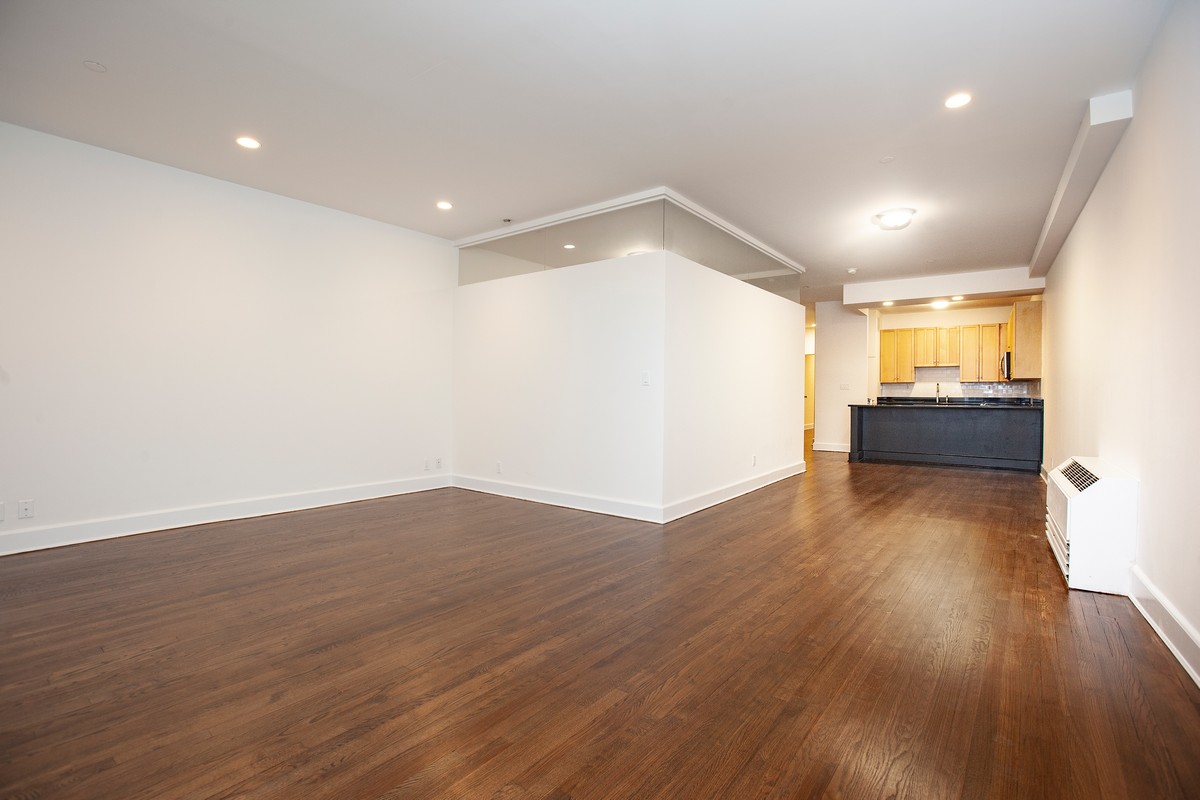 South_William_Street_15-17_3B_Living_Room_Reverse_.jpg