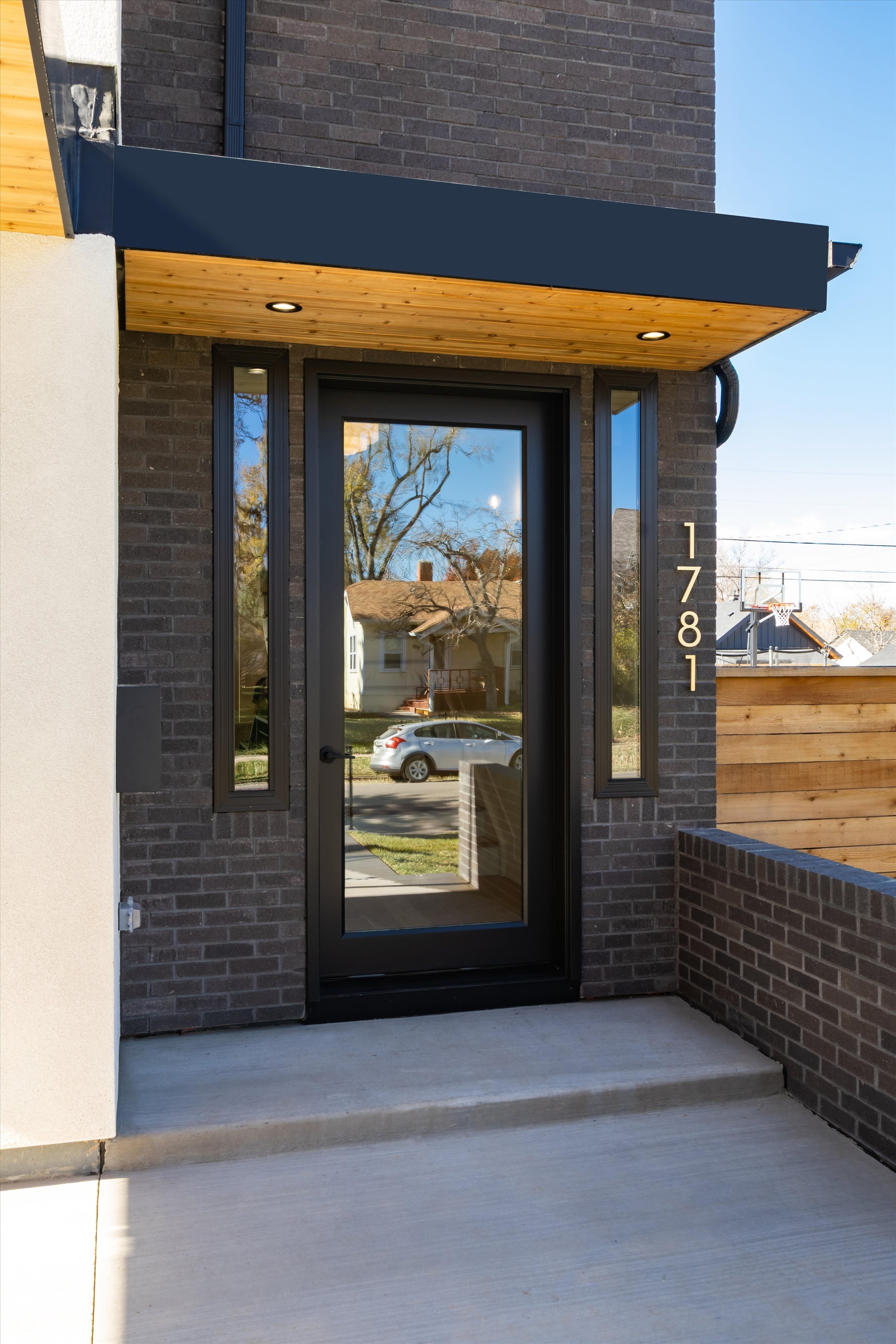 51-05-Front Patio.jpg
