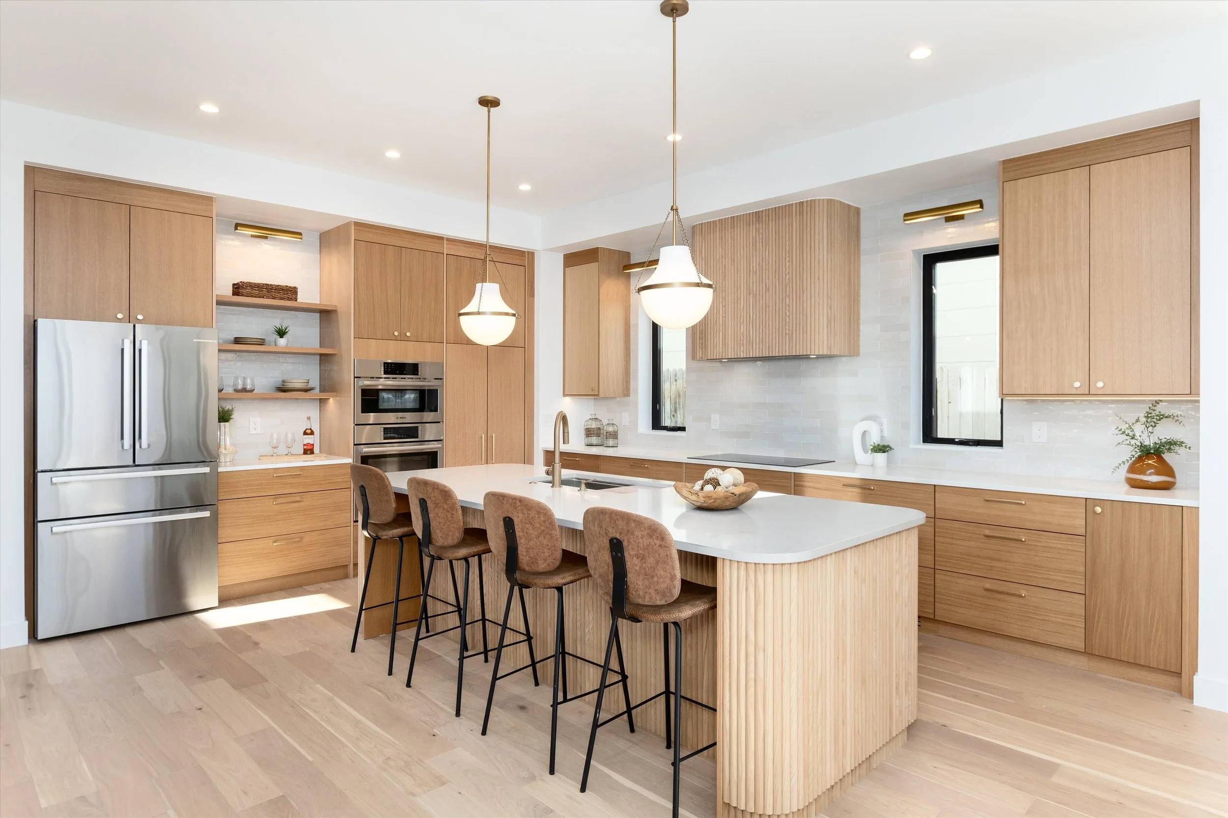 30-15-Kitchen & Breakfast Bar.jpg