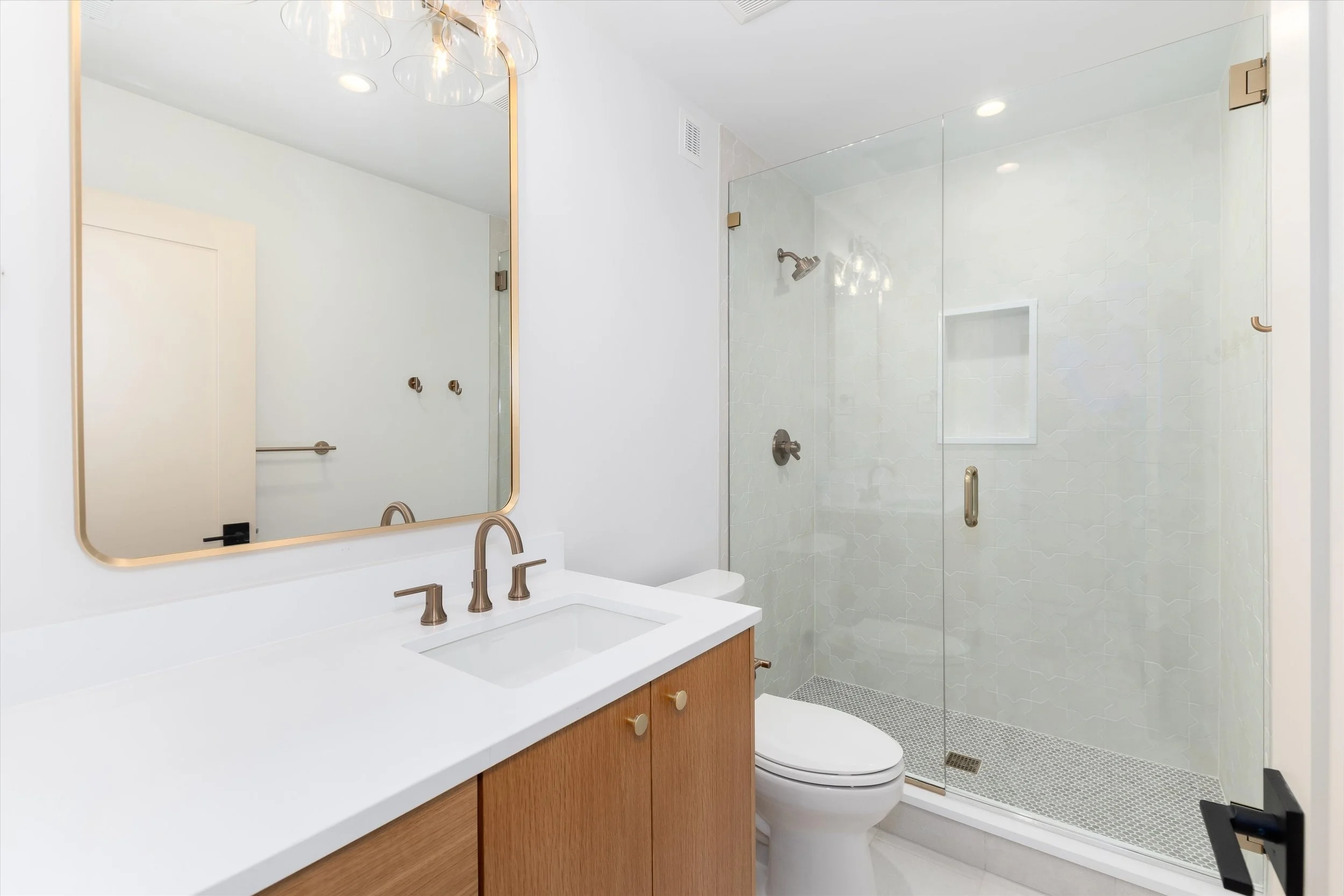 29-47-4th Bathroom.jpg