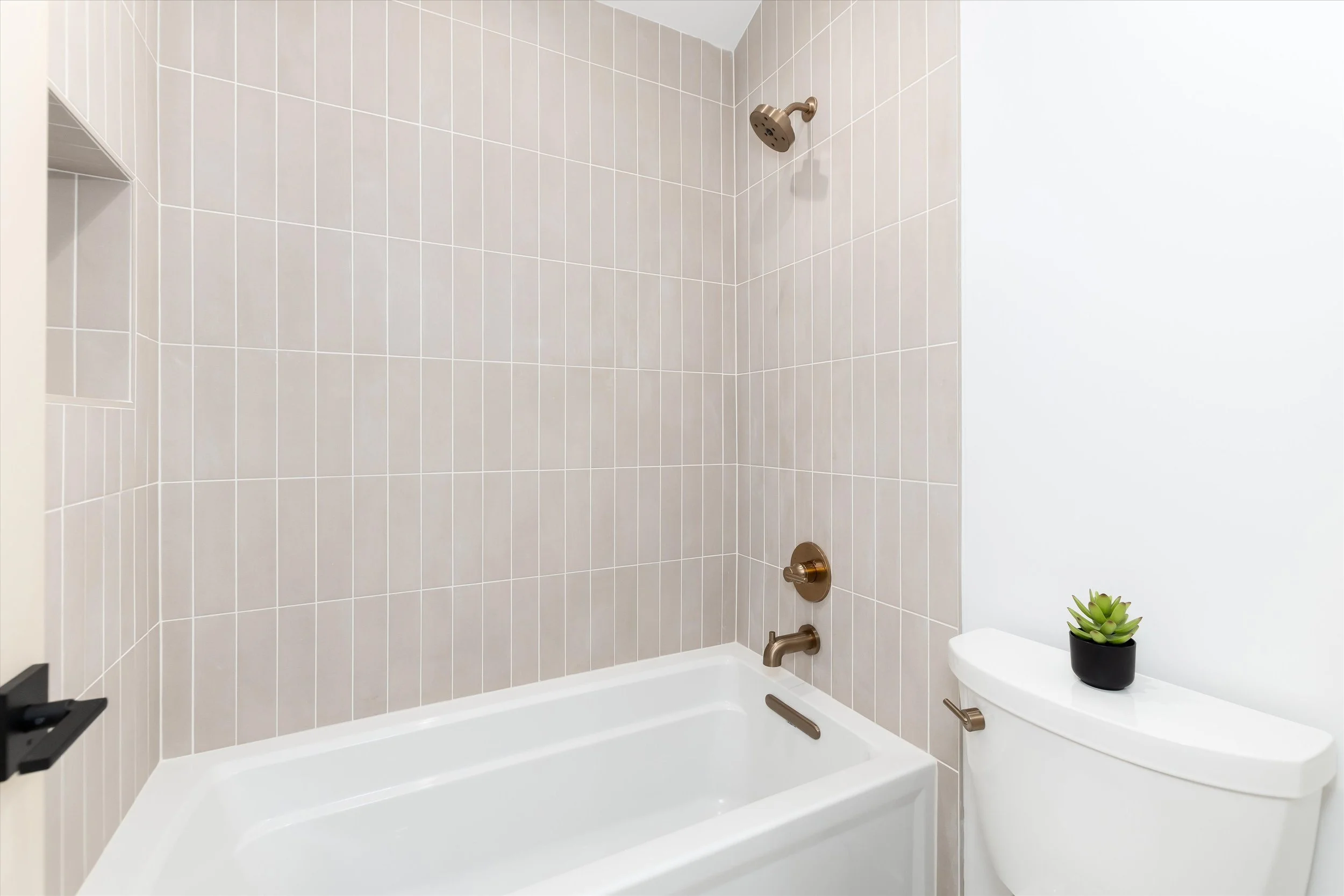 24-42-3rd Bathroom.jpg