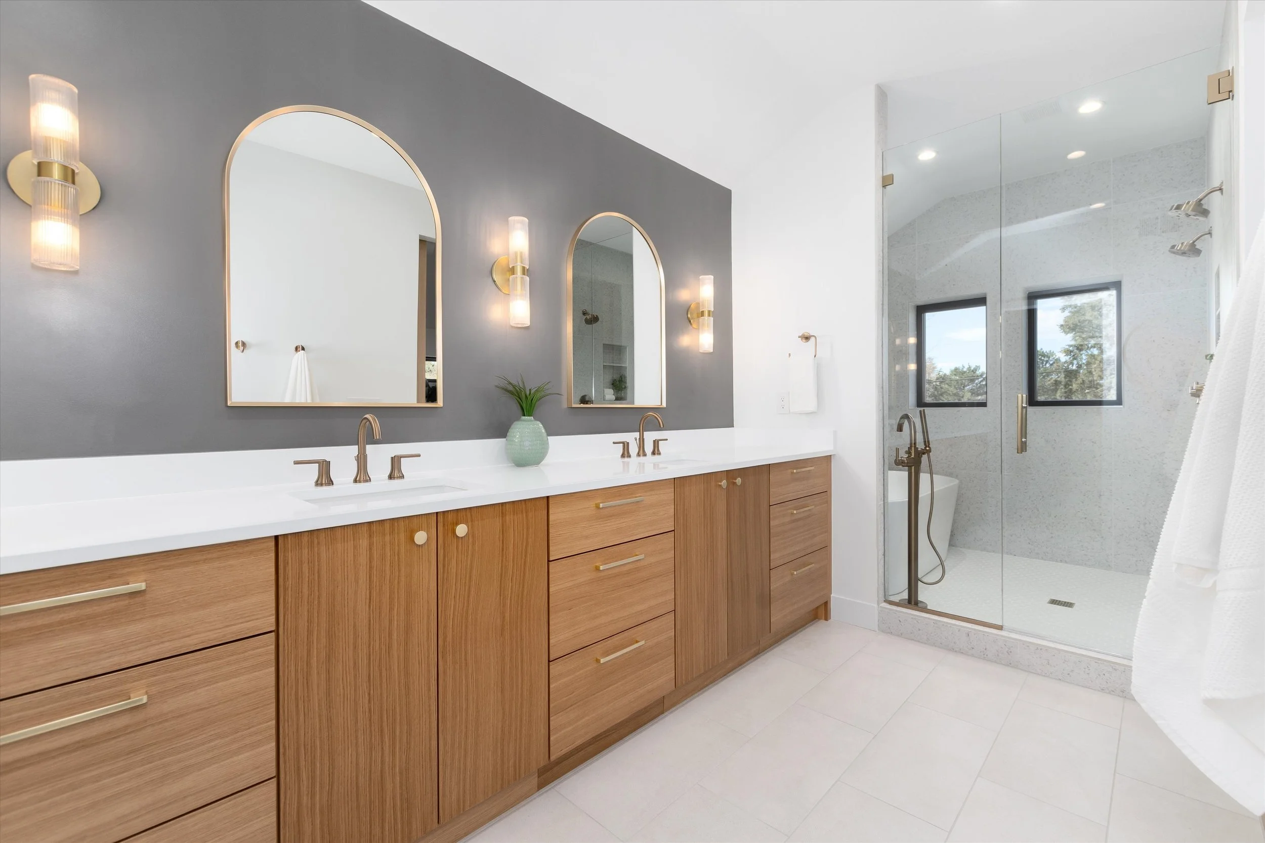 21-38-Primary Bathroom.jpg