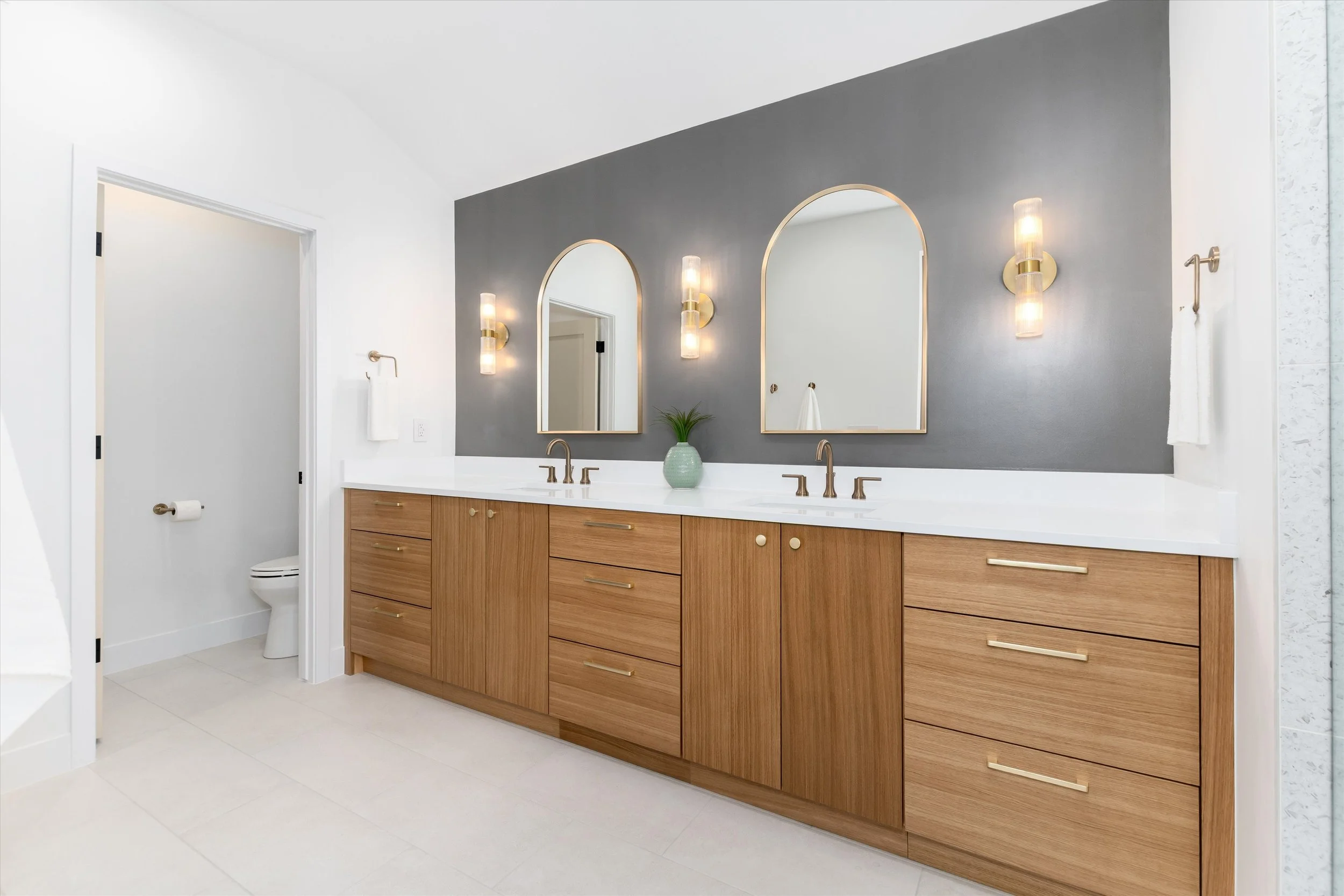 20-37-Primary Bathroom.jpg