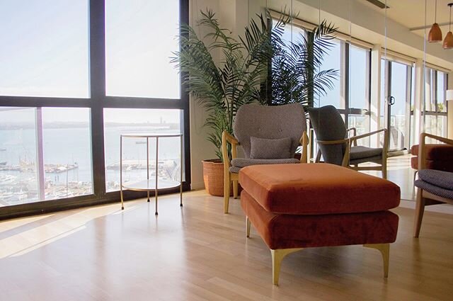Here we go, Auckland! The furniture package we put together for the fabulous @urbanbutlernz on a 14th floor on Hobson Street! Views of the ocean on one side and the city on the other. So dreamy! Make sure you subscribe to the Urban Butler for your lo
