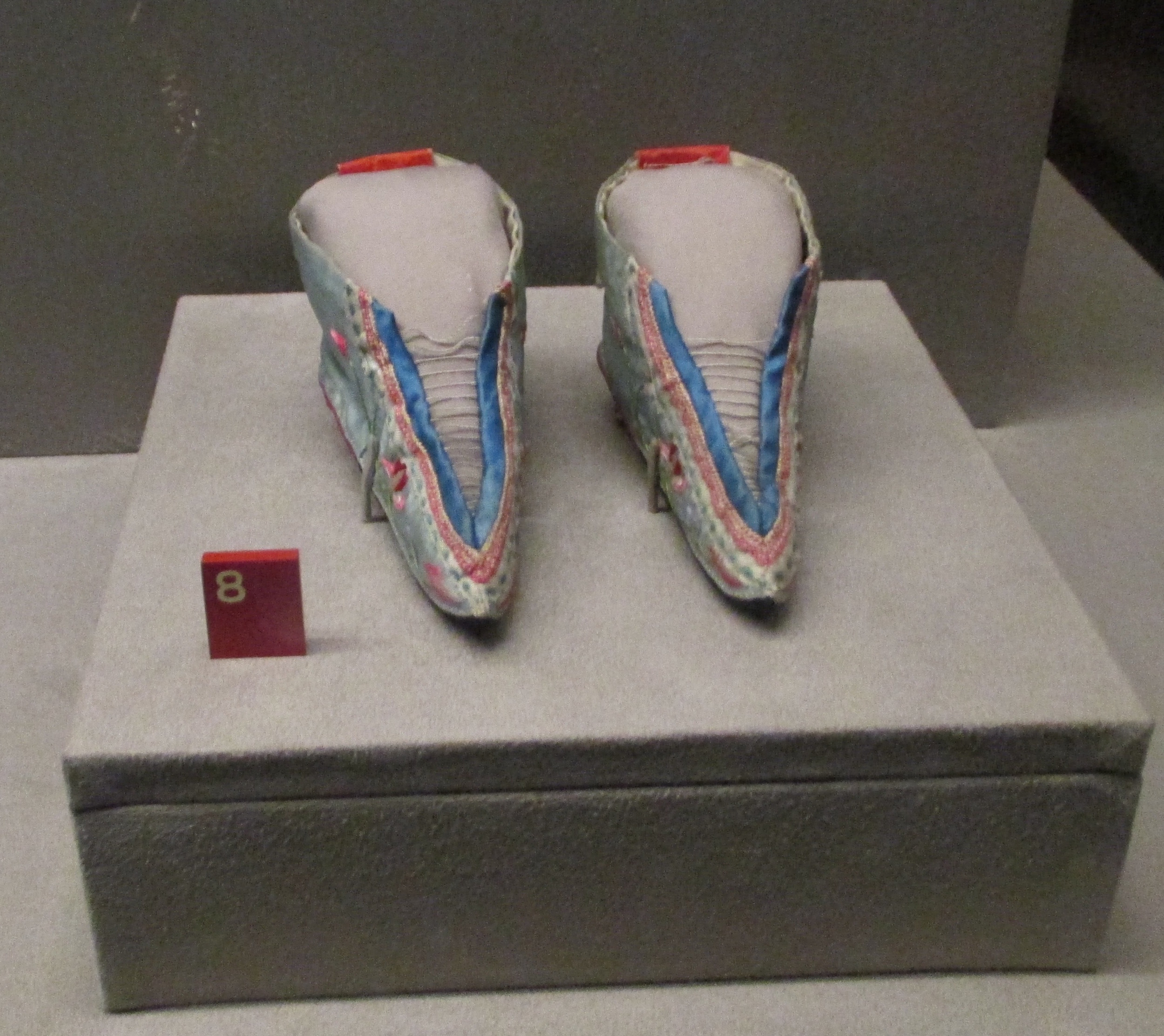 Shoes for bound feet