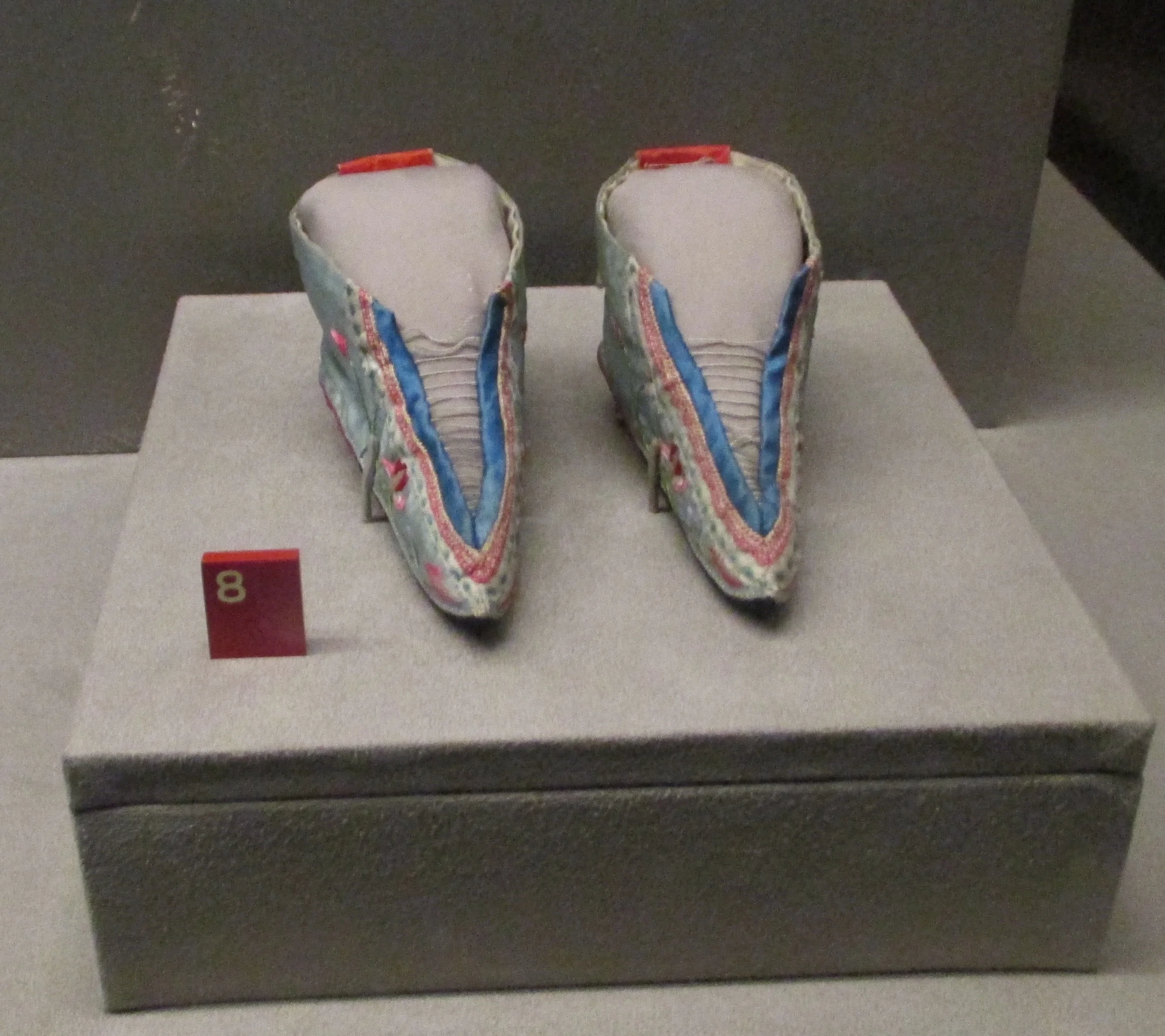 Shoes for bound feet