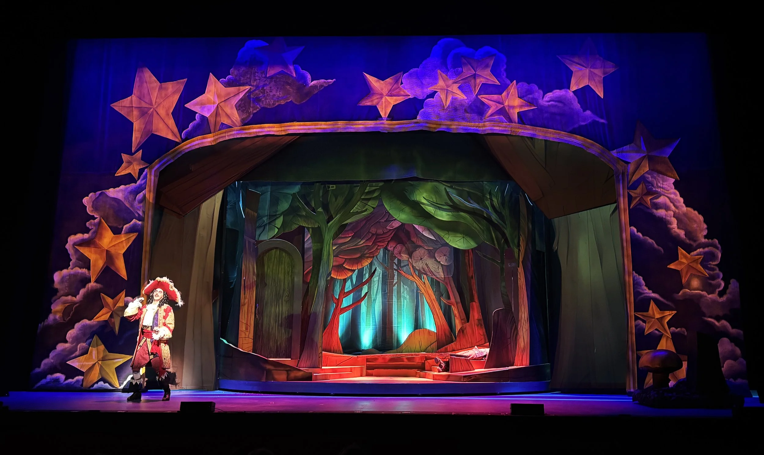 Stephen Gifford Peter Pan Goes Wrong 1.jpg