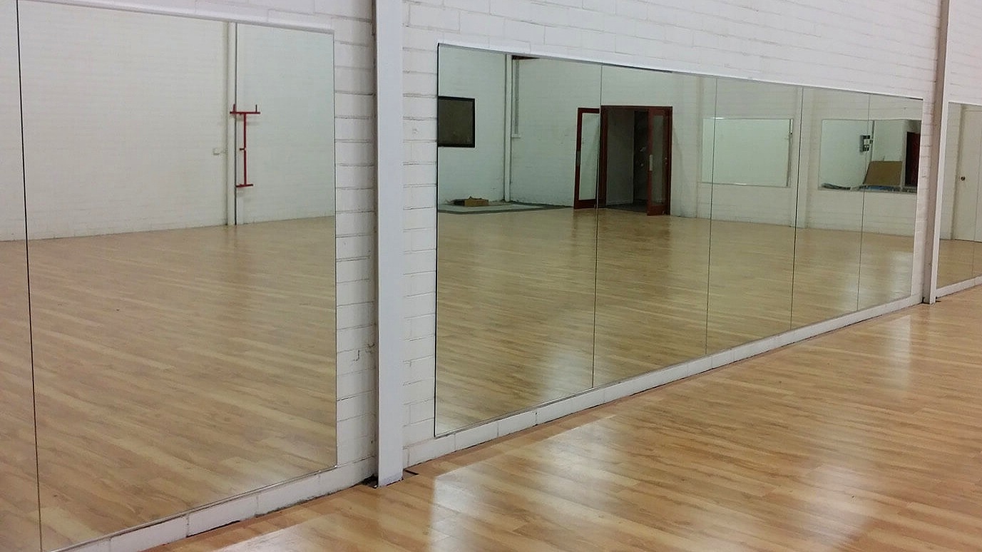 Acrylic Mirror Sheet for Home Dance Studio & Gym's 4 Foot x 2 Foot x 3mm 
