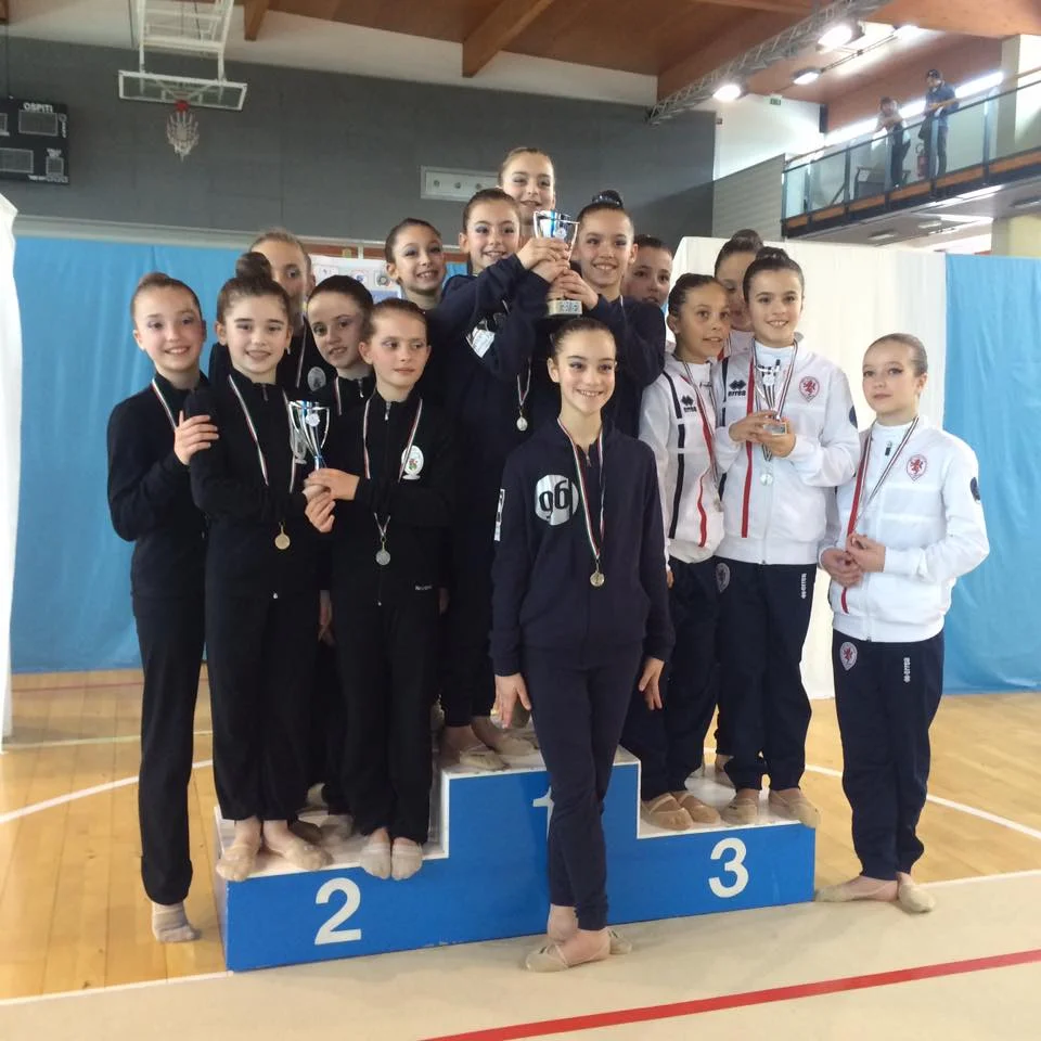 LA SQUADRA SUL SECONDO GRADINO DEL PODIO