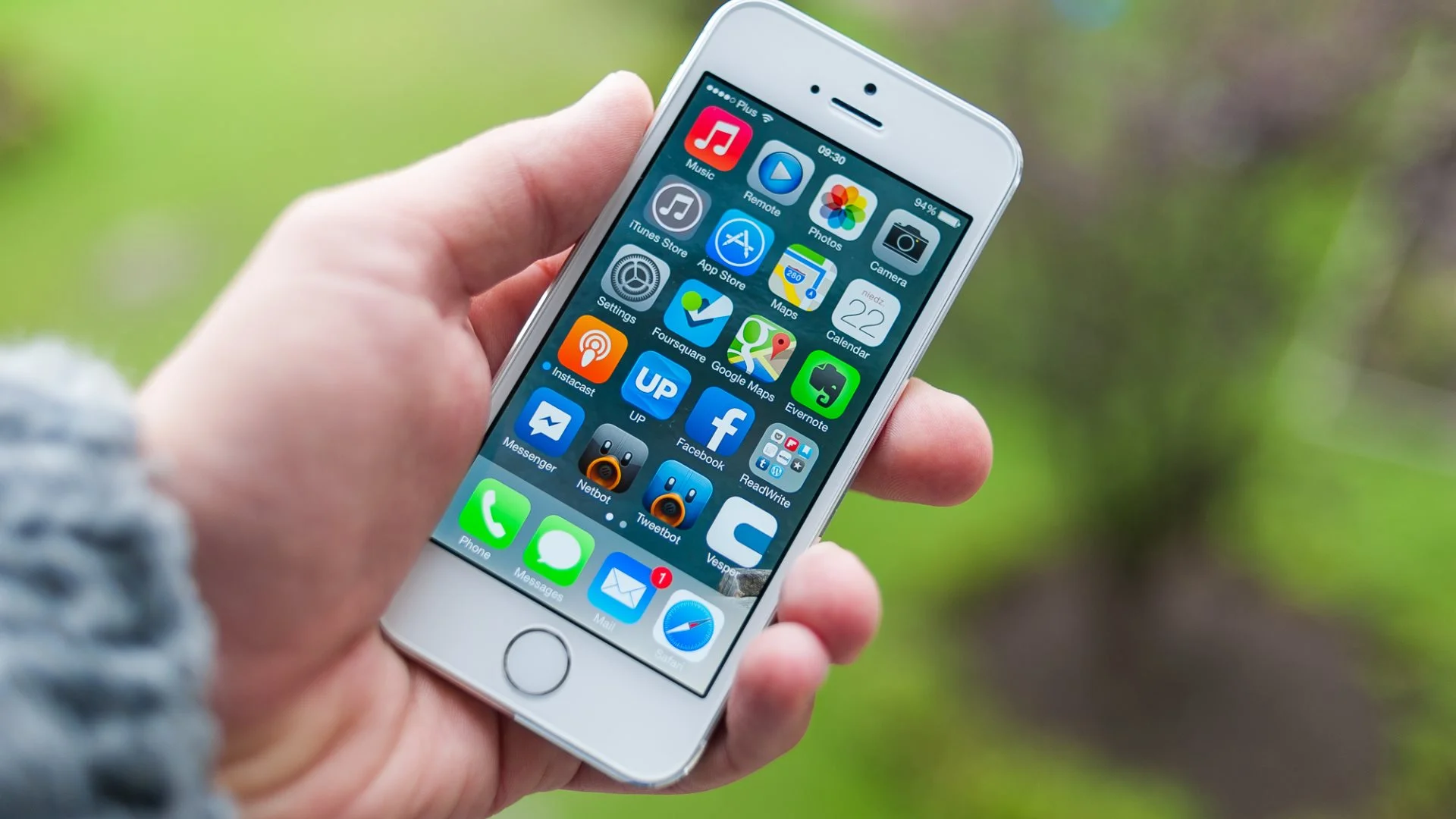 5 Reasons to Have a Custom Mobile App