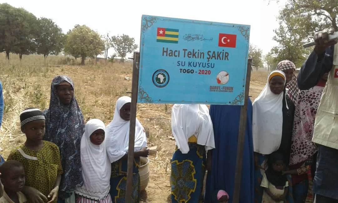 Daru'l Funun in Tchamba, Togo - Digging a water well and building a pump