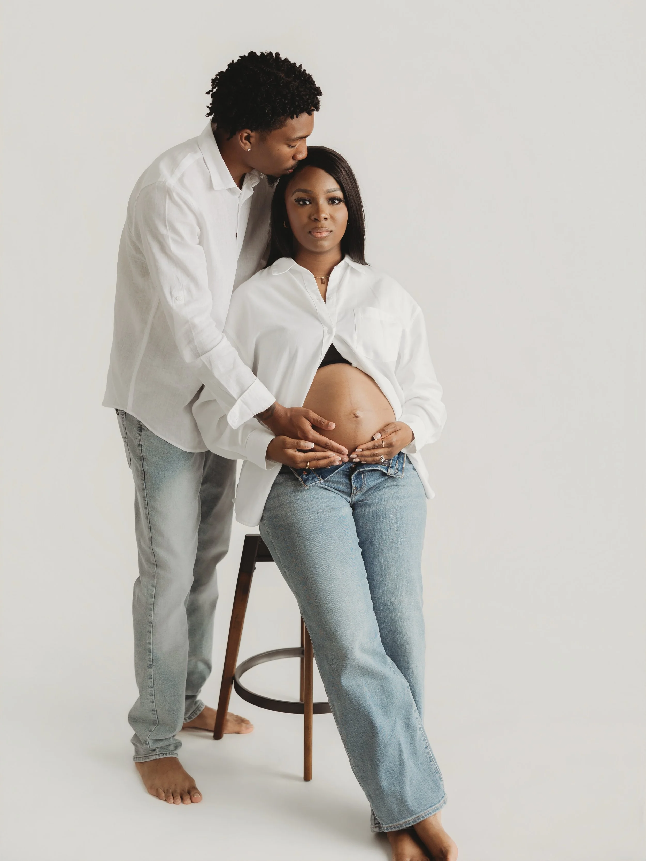 Okay but HOW beautiful are these two?! 😍🤍

I absolutely loved this relaxed little part of their maternity session. There&rsquo;s just something about jeans, a bare belly, and keeping it simple that I will always love. And these two made my job way 
