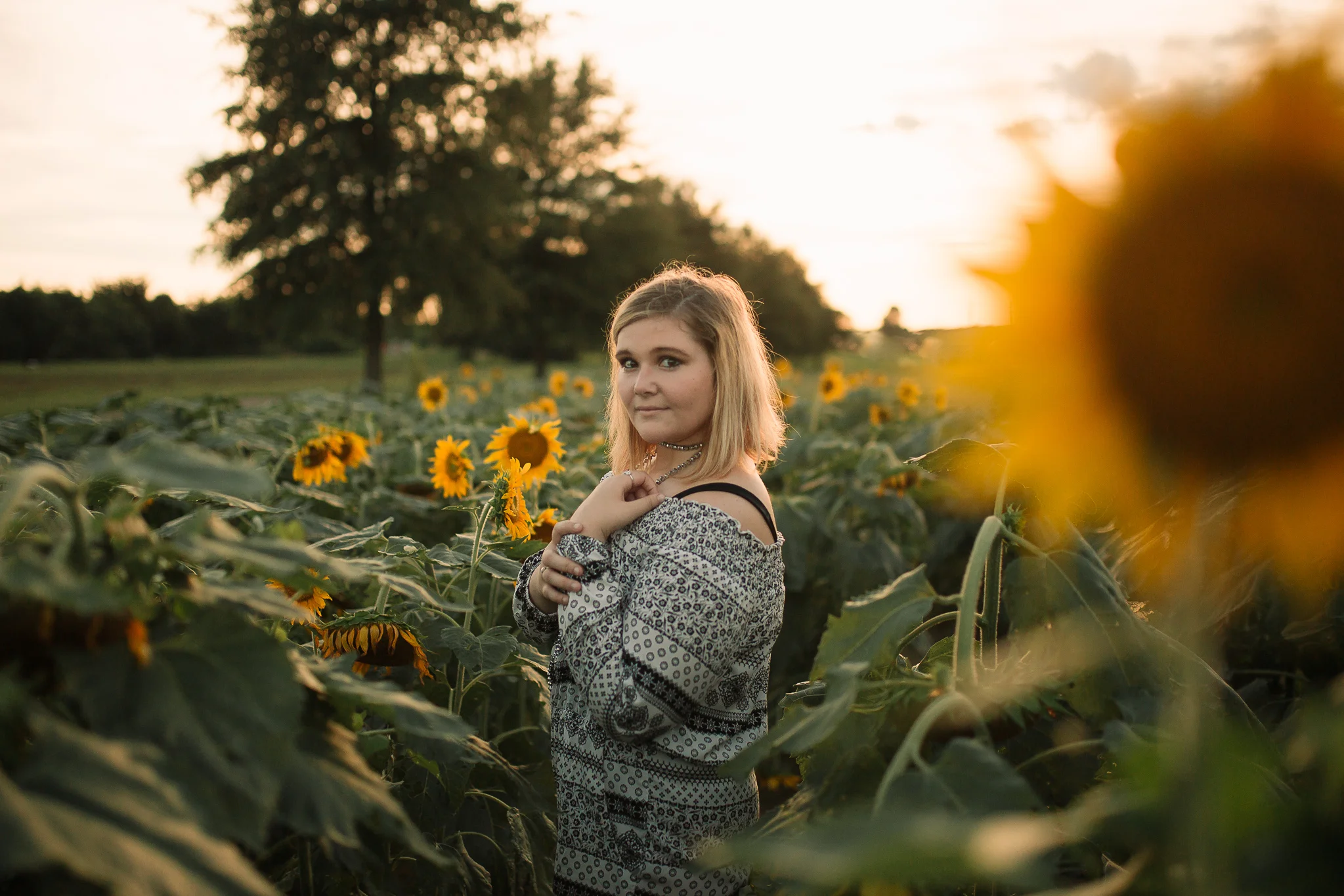 Memphis Senior Portrait Photographer | Santanna Naylor at the Sunflower Field 