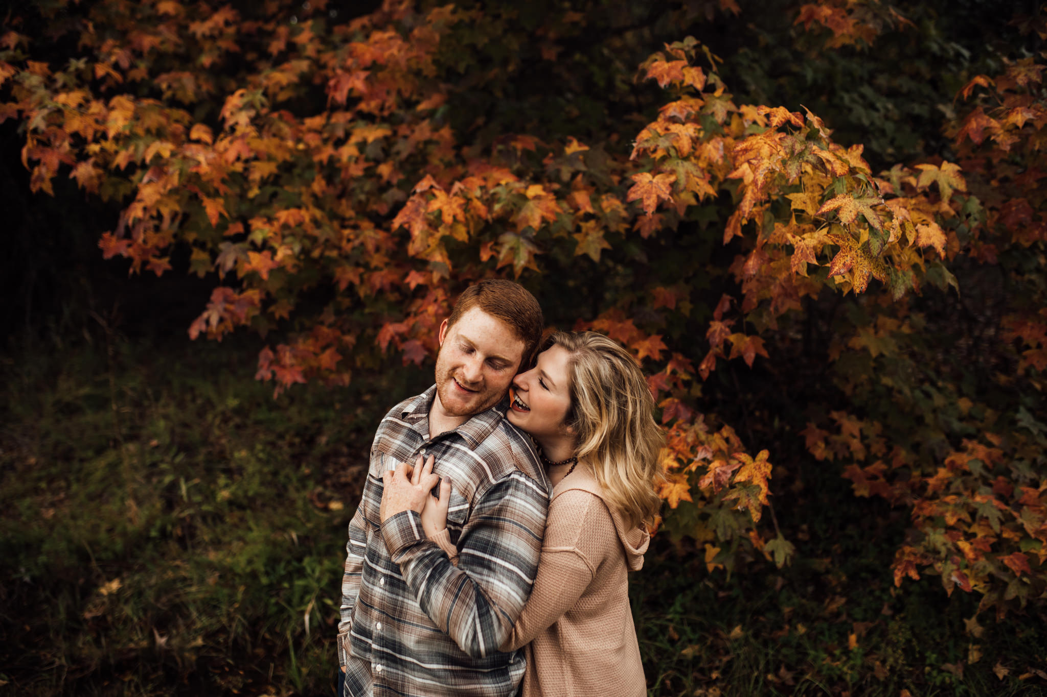 cassie-cook-photography-memphis-wedding-photographer-fall-engagement-picture-leaves-colorful-madison-carter-8.jpg