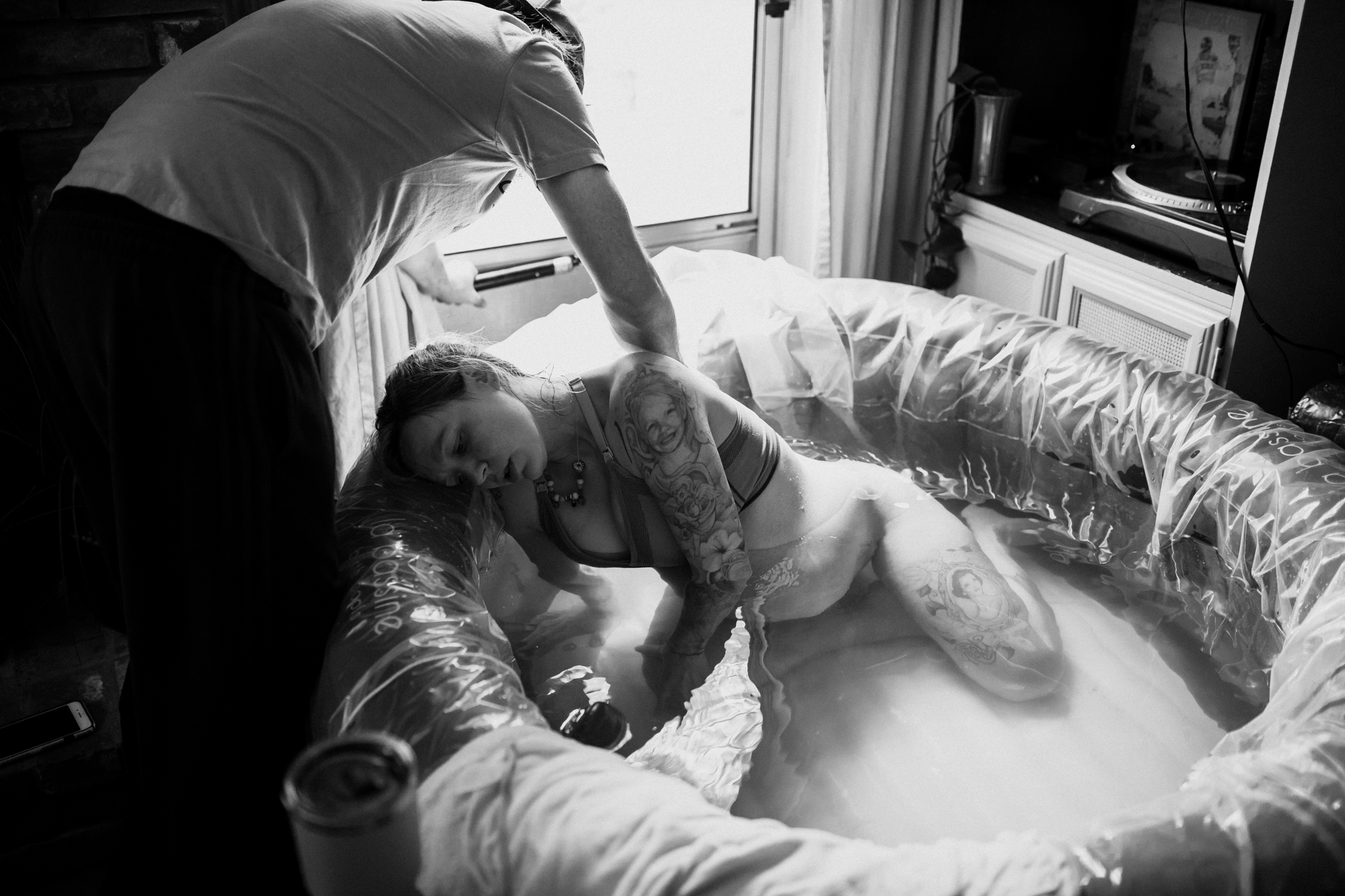 the-warmth-around-you-memphis-brith-photographers-in-home-birth (12 of 78).jpg