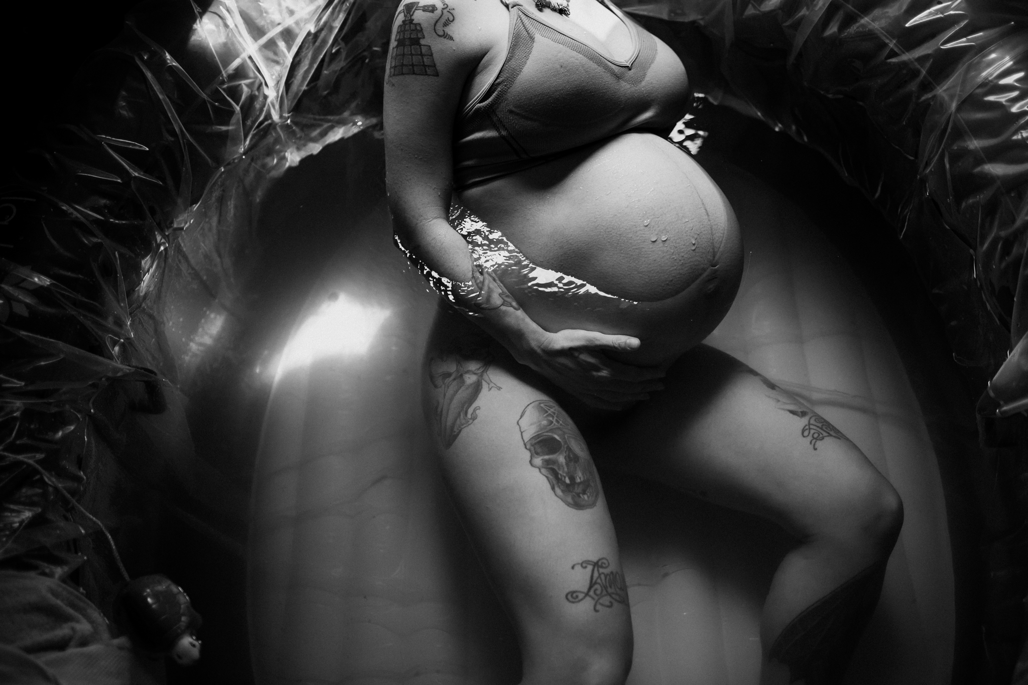 the-warmth-around-you-memphis-brith-photographers-in-home-birth (14 of 78).jpg