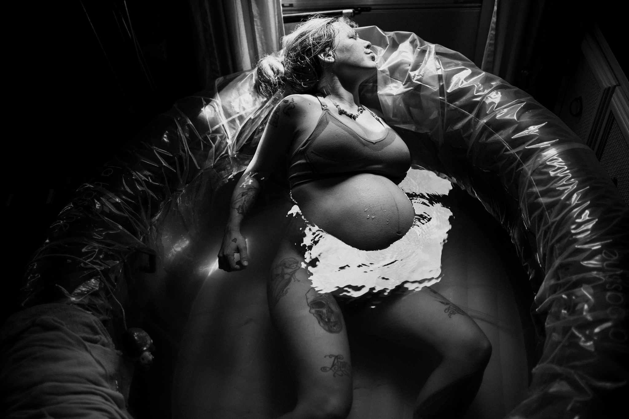 the-warmth-around-you-memphis-brith-photographers-in-home-birth (15 of 78).jpg