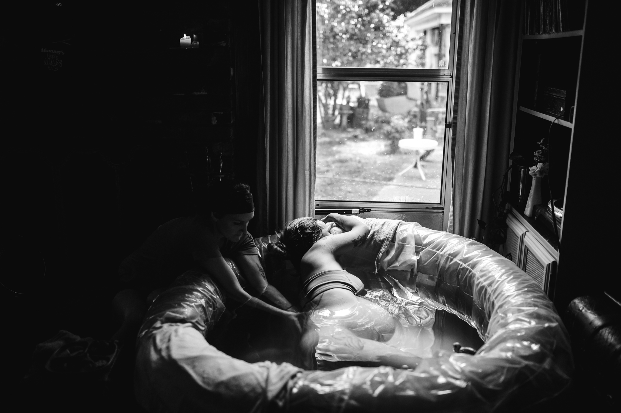 the-warmth-around-you-memphis-brith-photographers-in-home-birth (25 of 78).jpg