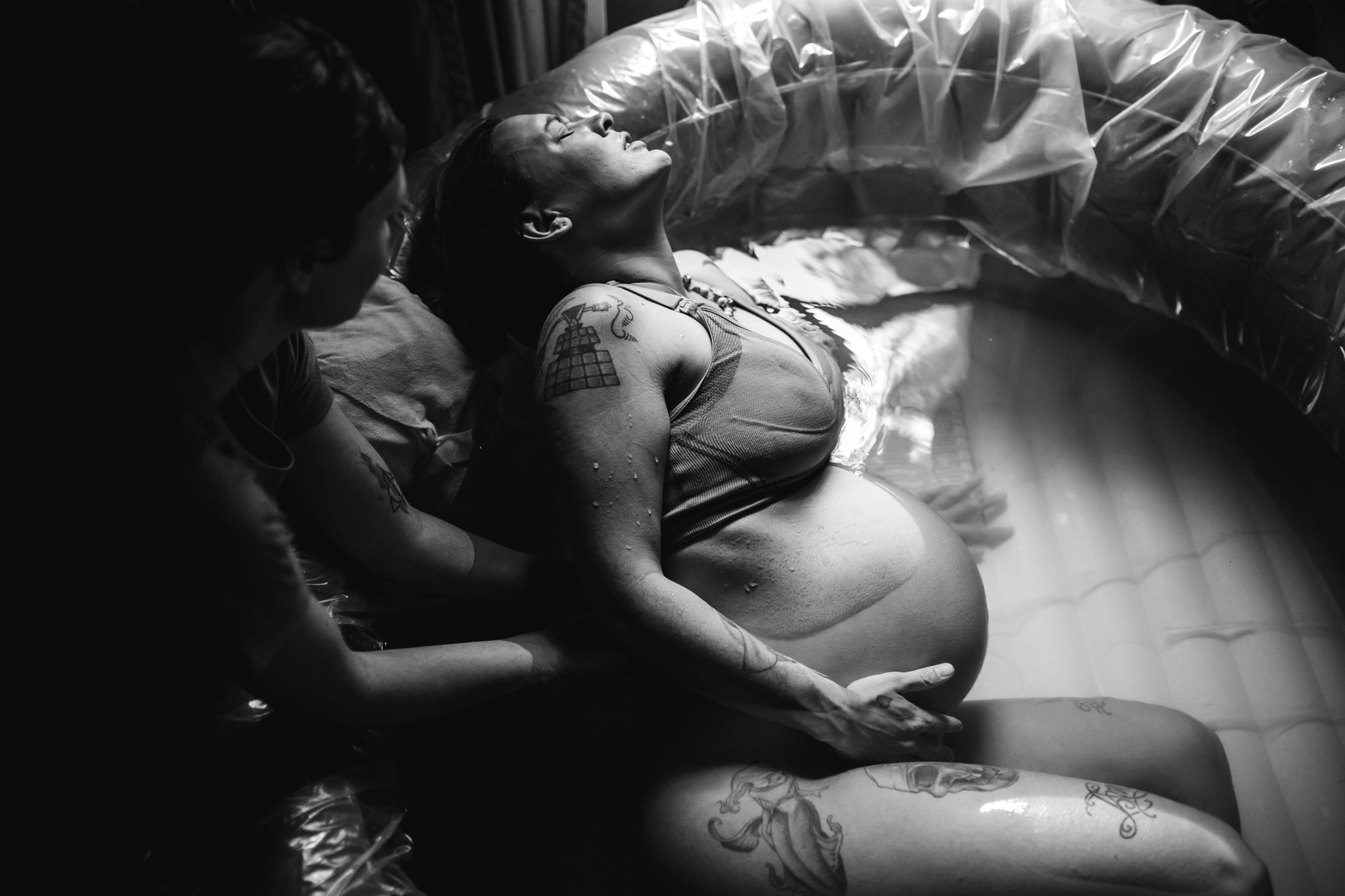 the-warmth-around-you-memphis-brith-photographers-in-home-birth (30 of 78).jpg