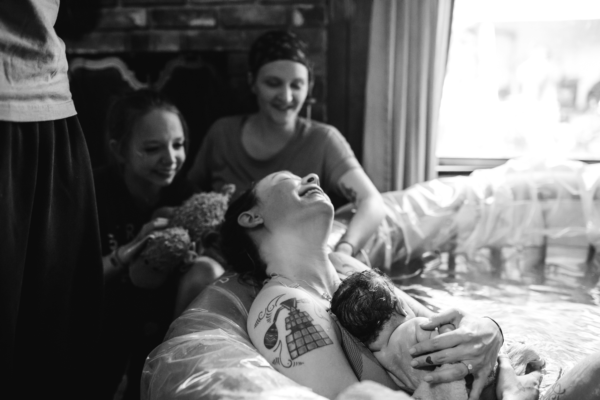 the-warmth-around-you-memphis-brith-photographers-in-home-birth (49 of 78).jpg
