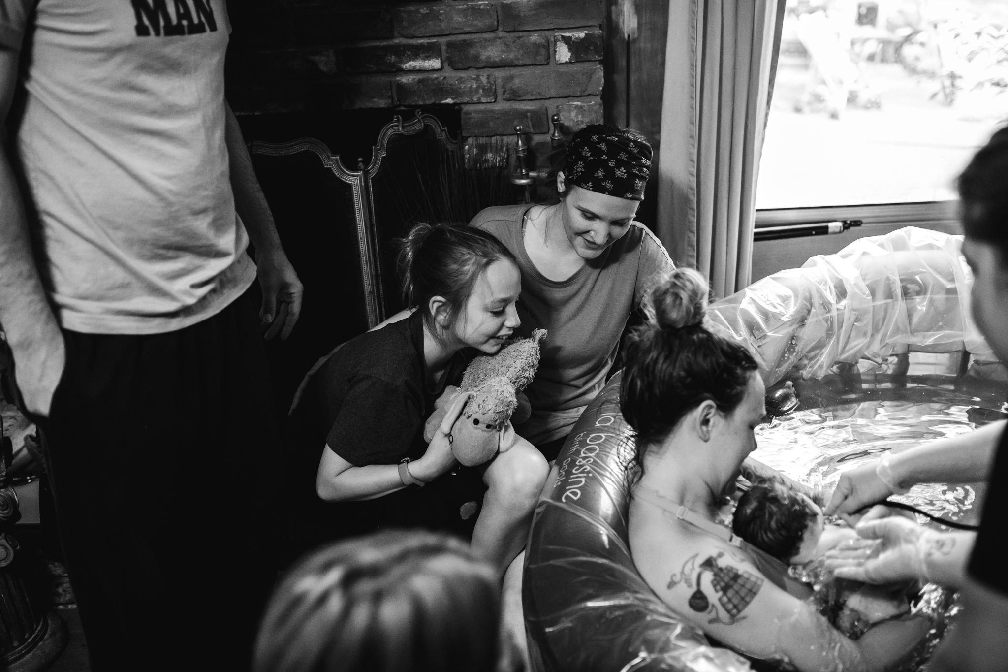 the-warmth-around-you-memphis-brith-photographers-in-home-birth (52 of 78).jpg