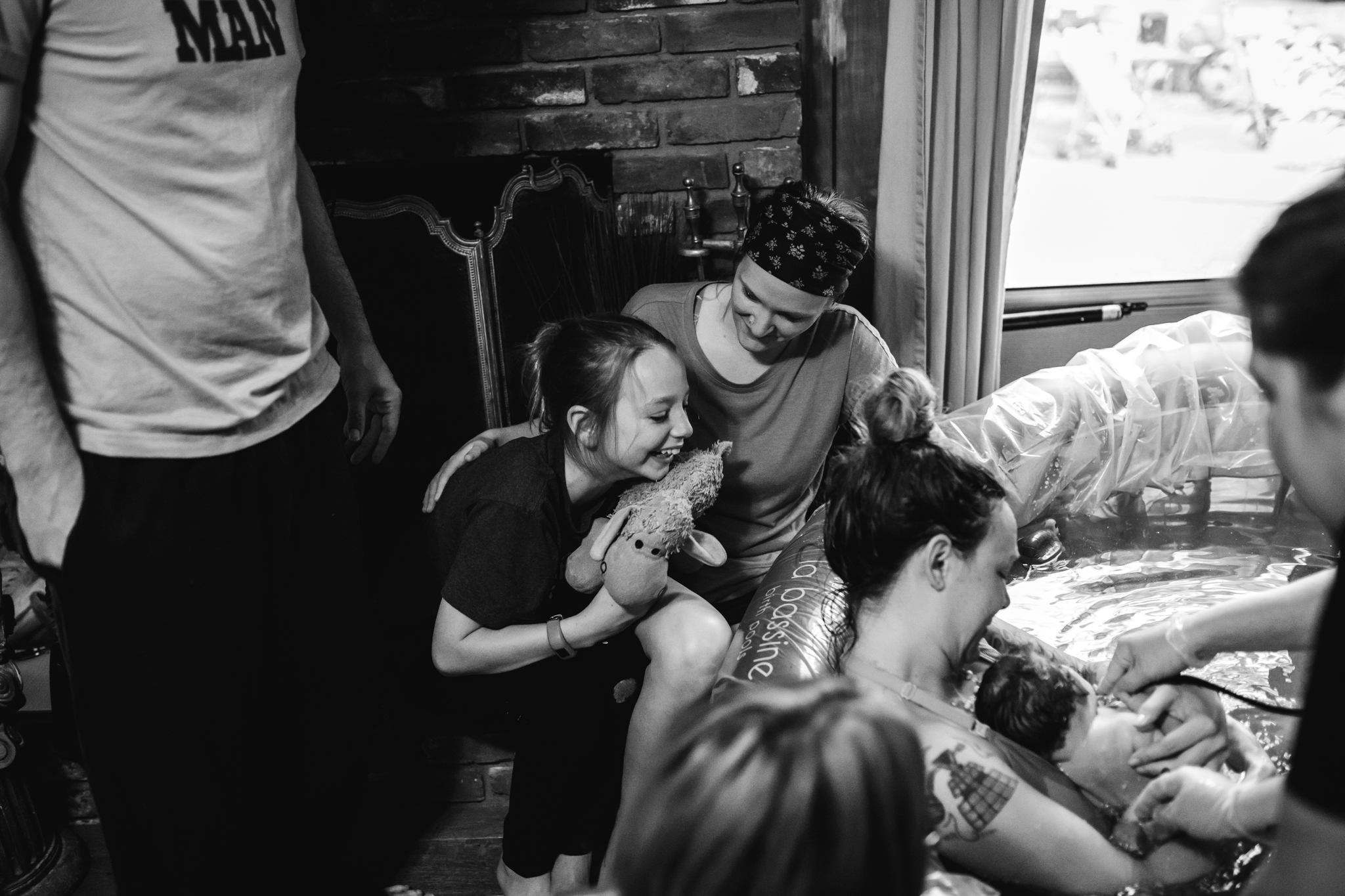 the-warmth-around-you-memphis-brith-photographers-in-home-birth (53 of 78).jpg