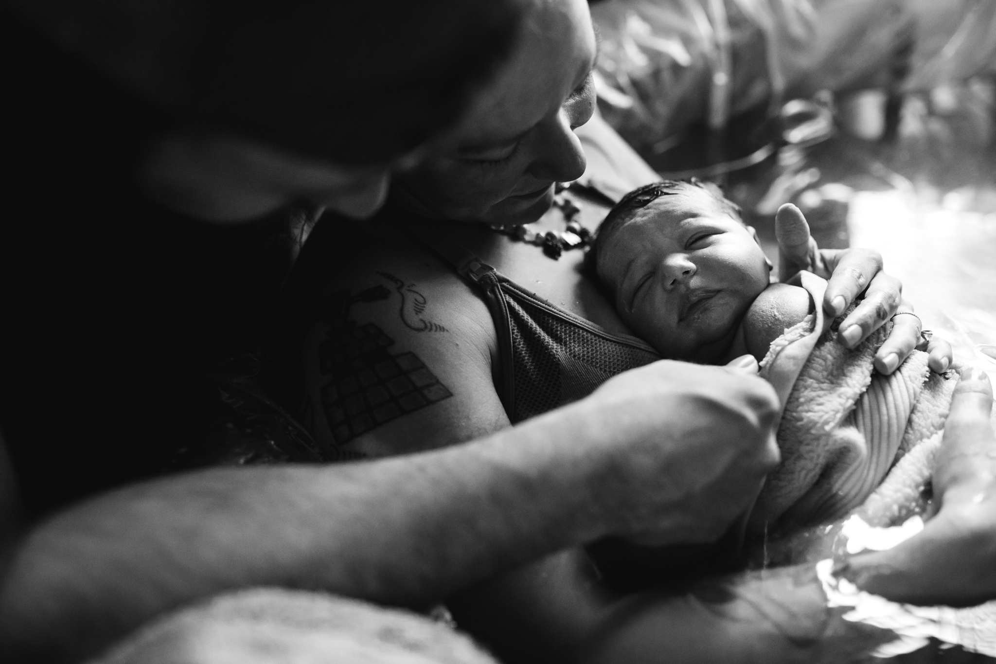the-warmth-around-you-memphis-brith-photographers-in-home-birth (62 of 78).jpg