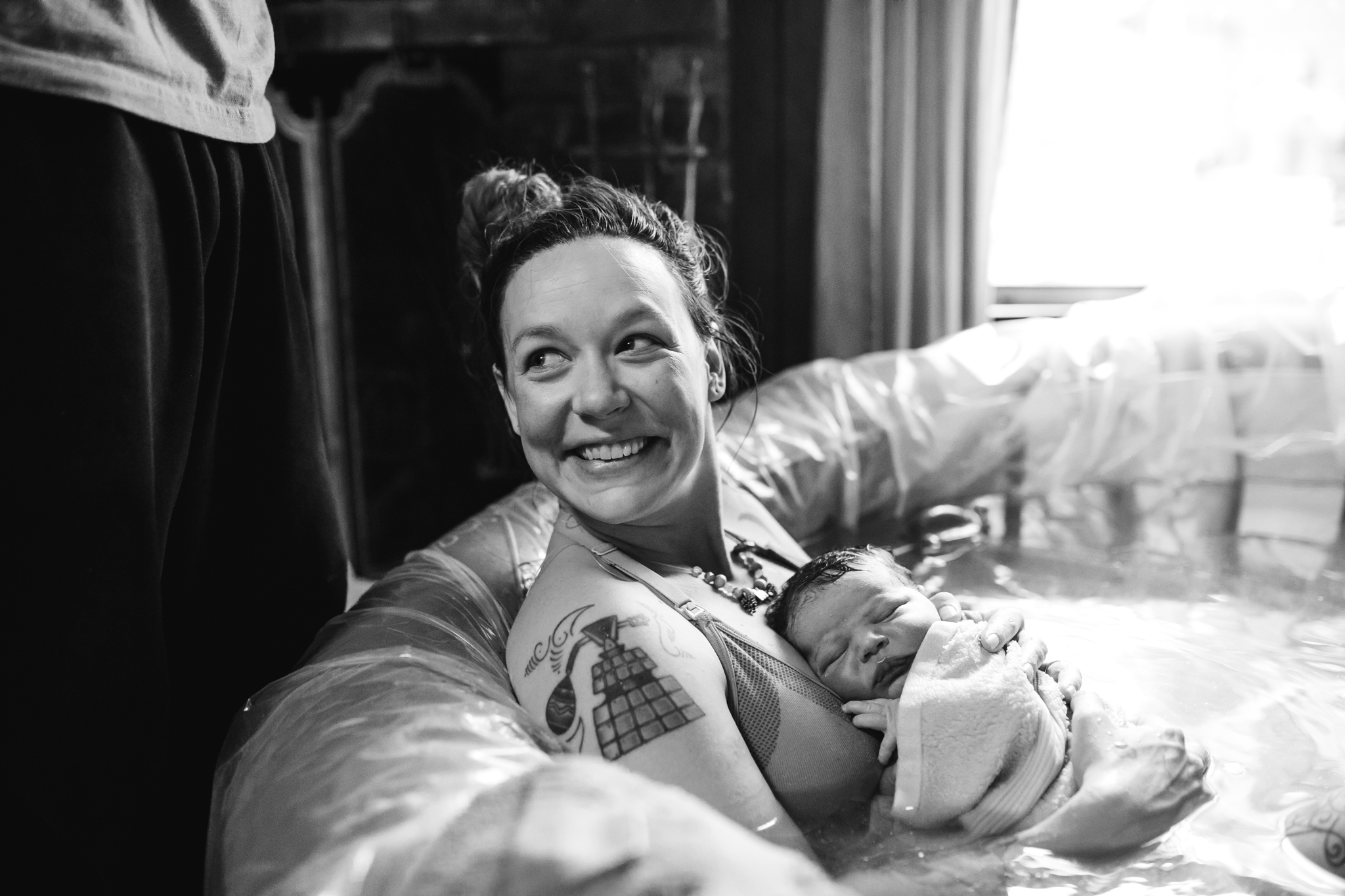 the-warmth-around-you-memphis-brith-photographers-in-home-birth (63 of 78).jpg