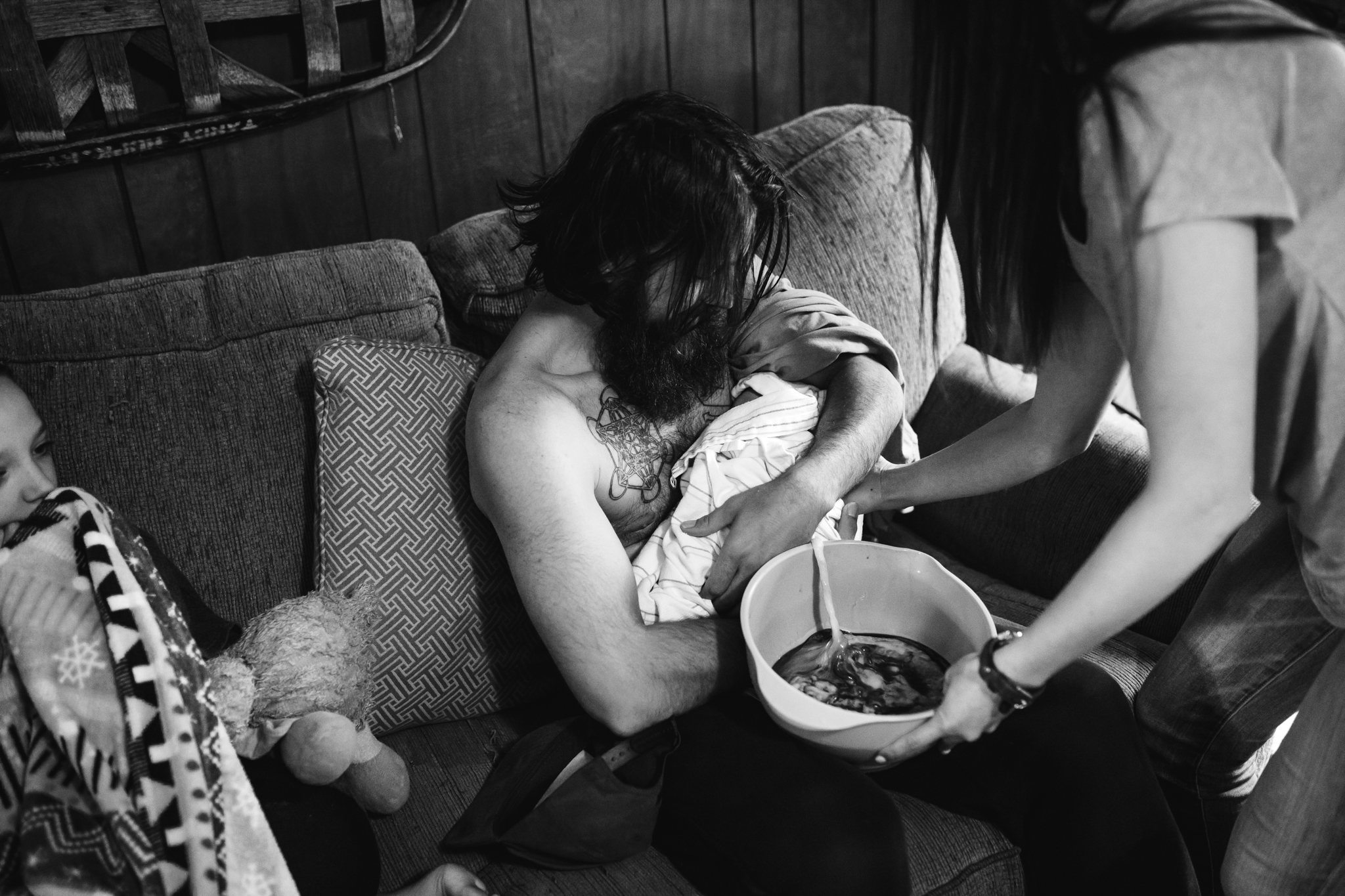 the-warmth-around-you-memphis-brith-photographers-in-home-birth (70 of 78).jpg