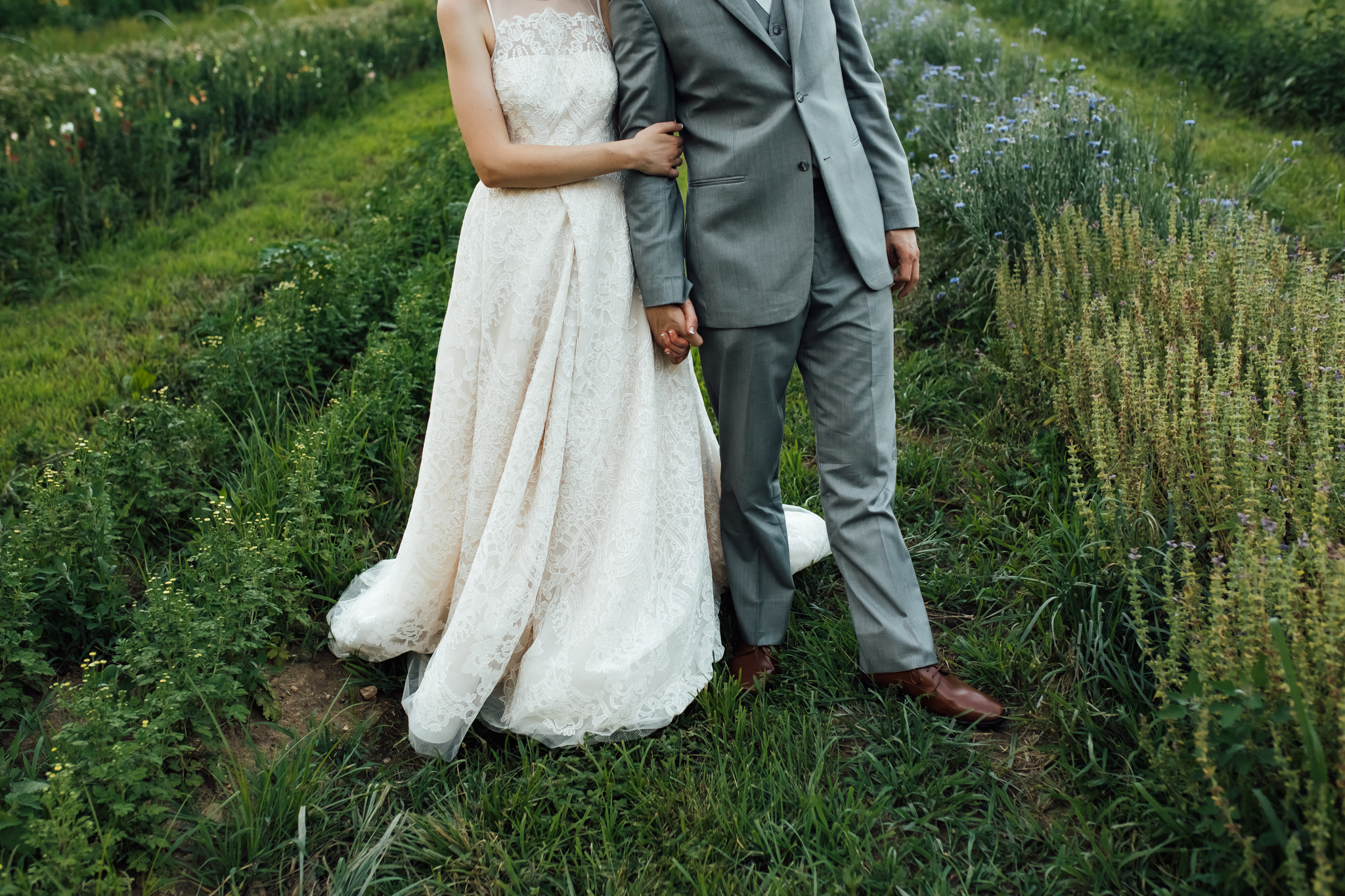 ashville-wedding-photographers-thewarmtharoundyou--backyard-asheville-wedding-mountain-wedding (191 of 244).jpg