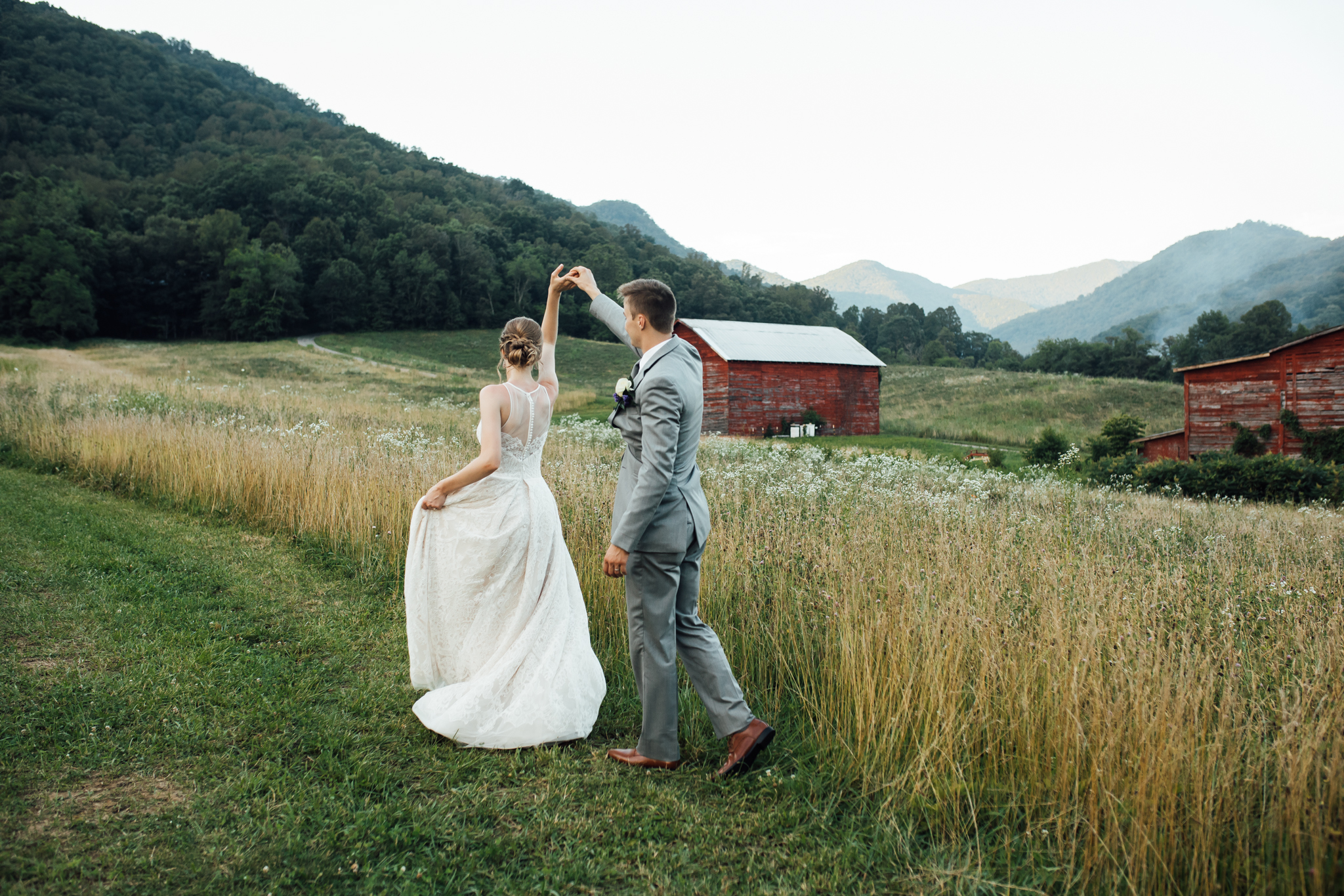 ashville-wedding-photographers-thewarmtharoundyou--backyard-asheville-wedding-mountain-wedding (215 of 244).jpg
