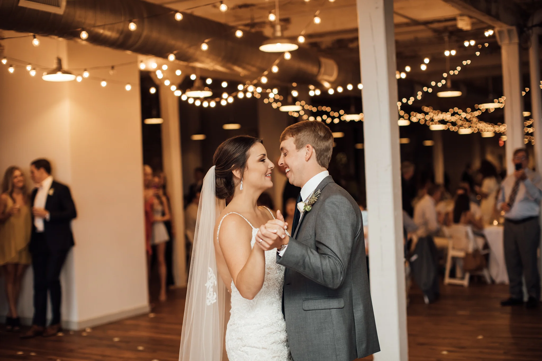 409smain-downtown-memphis-wedding-venue-thewarmtharoundyou (127 of 243).jpg