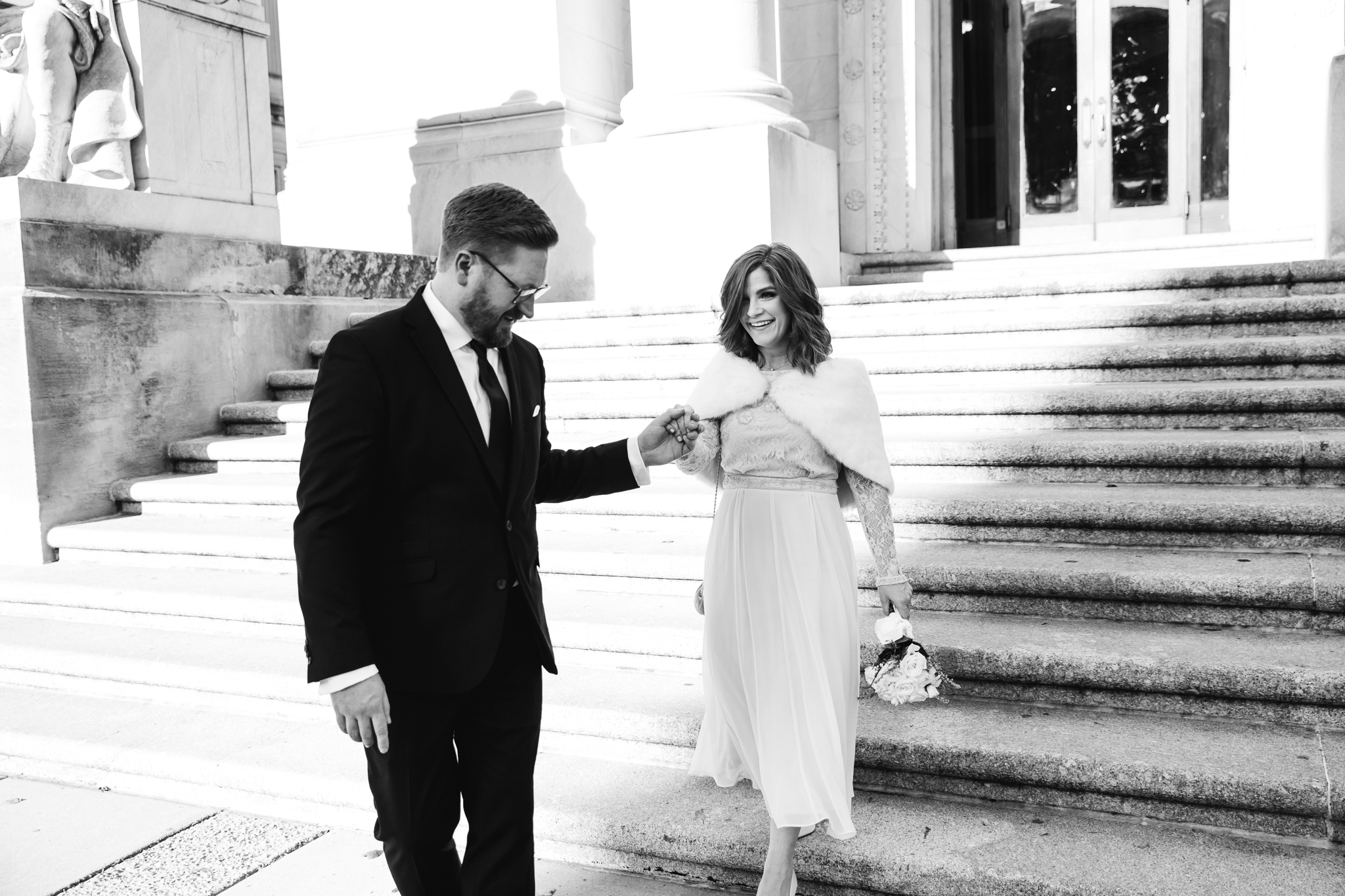 A Simplistic and Stunning Courthouse Elopement in Memphis, TN | Amanda ...