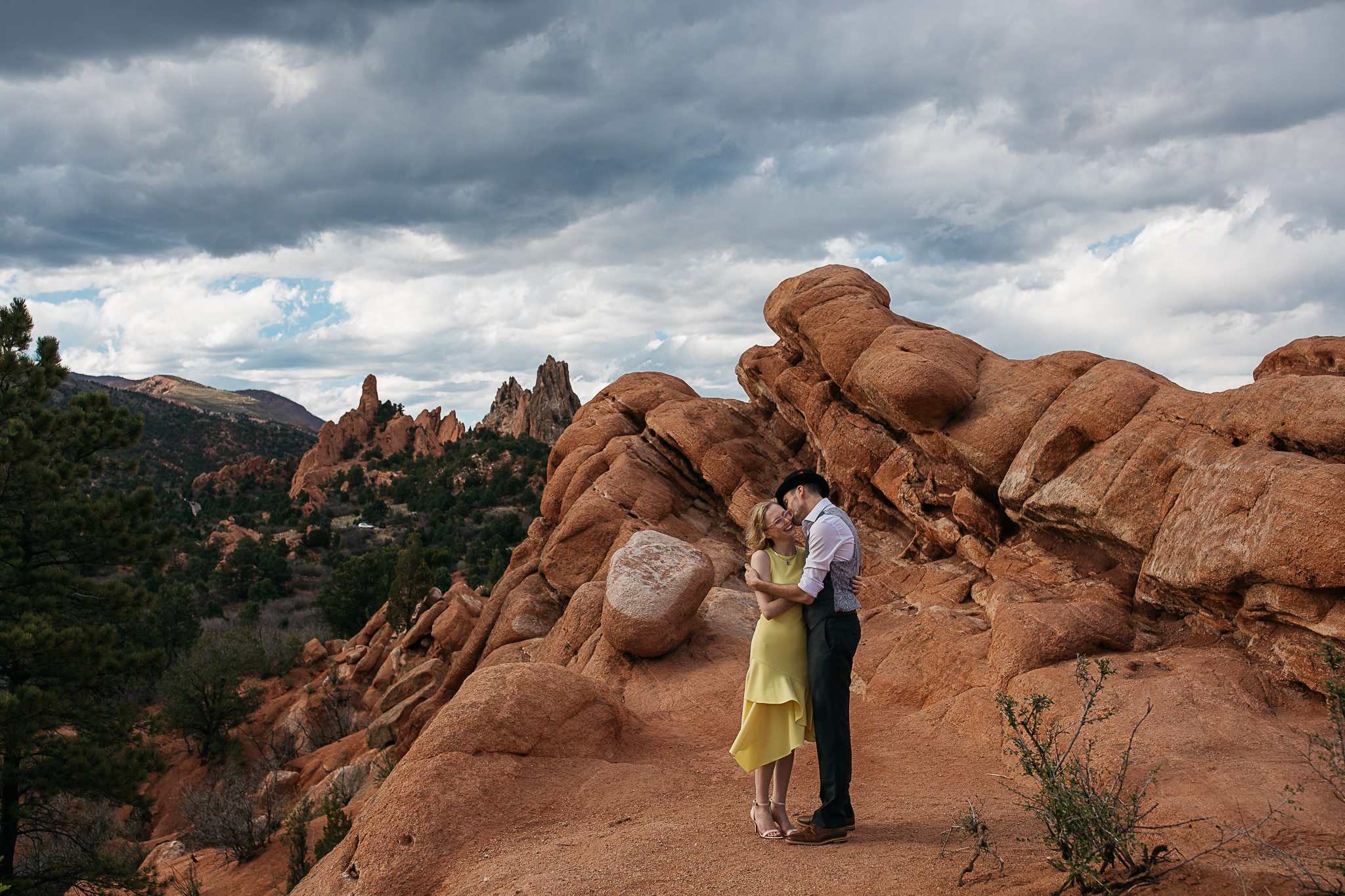 Elizabeth-and-Ryan-GardenoftheGods-Thewarmtharoundyou-36.jpg