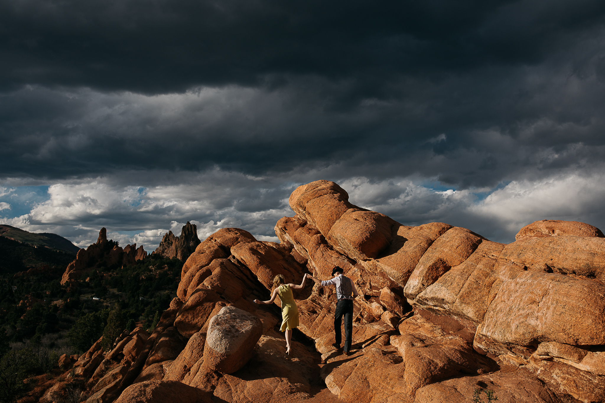 Elizabeth-and-Ryan-GardenoftheGods-Thewarmtharoundyou-47.jpg